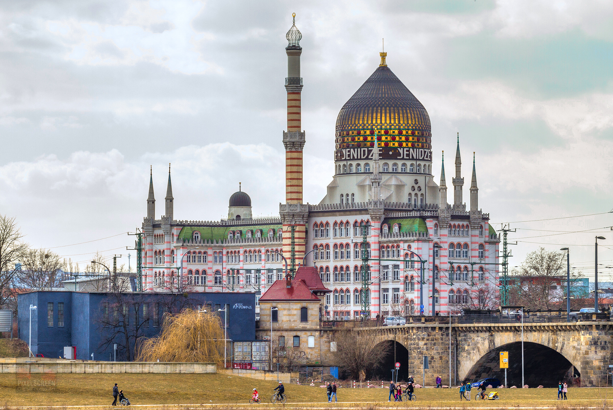 Canon EOS 7D + Canon EF 70-200mm F4L USM sample photo. Yenidze dresden photography