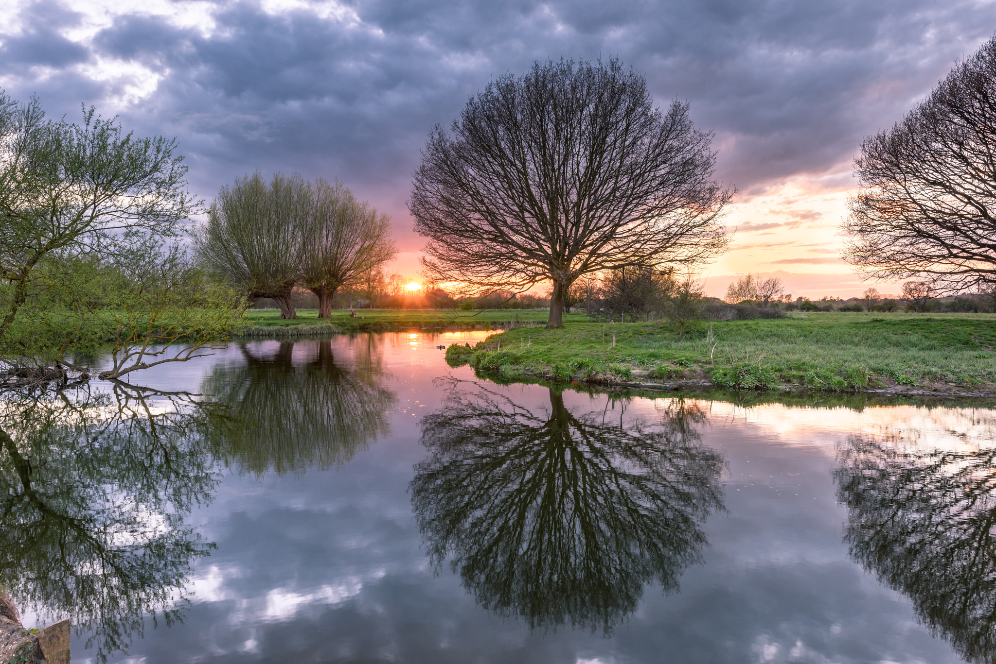 Nikon D810 sample photo. Sunset on the river stour at dedham photography