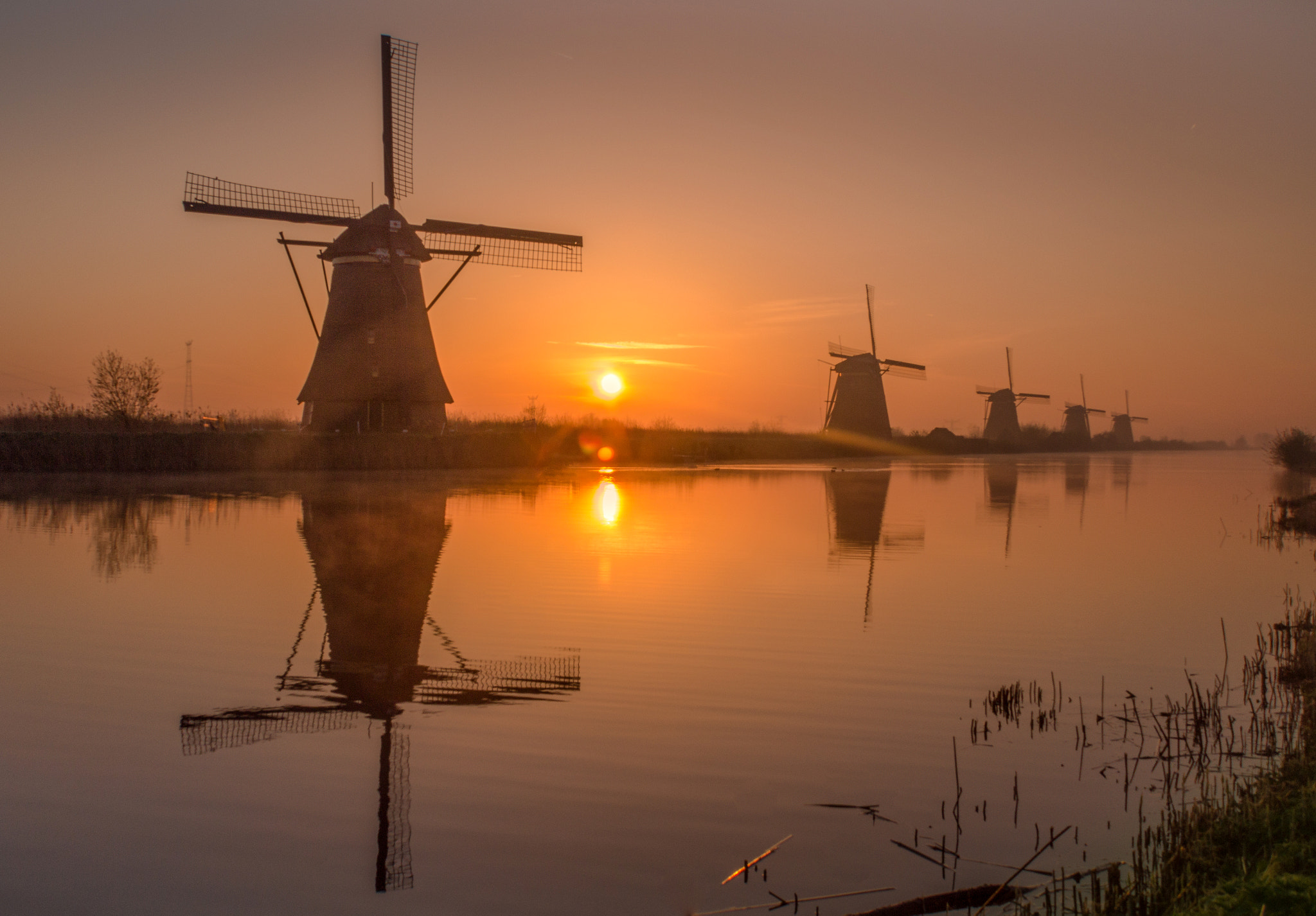 Canon EF-S 18-55mm F3.5-5.6 IS sample photo. Sunrise at kinderdijk photography