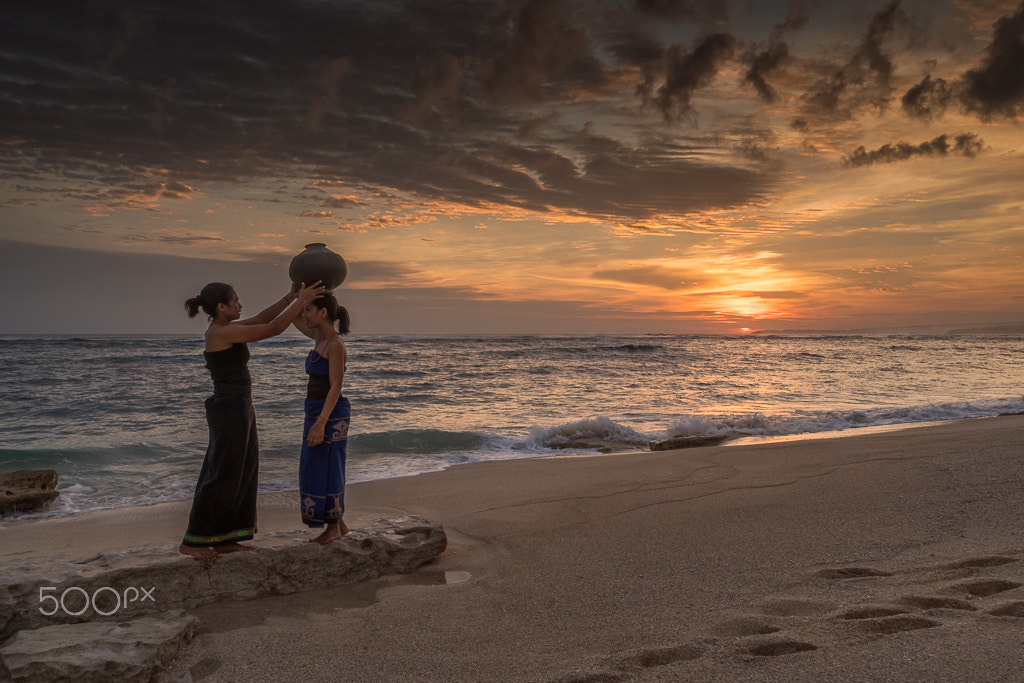Sony a6300 + Sony E 10-18mm F4 OSS sample photo. Young girls from west sumba on the beach during sunset photography