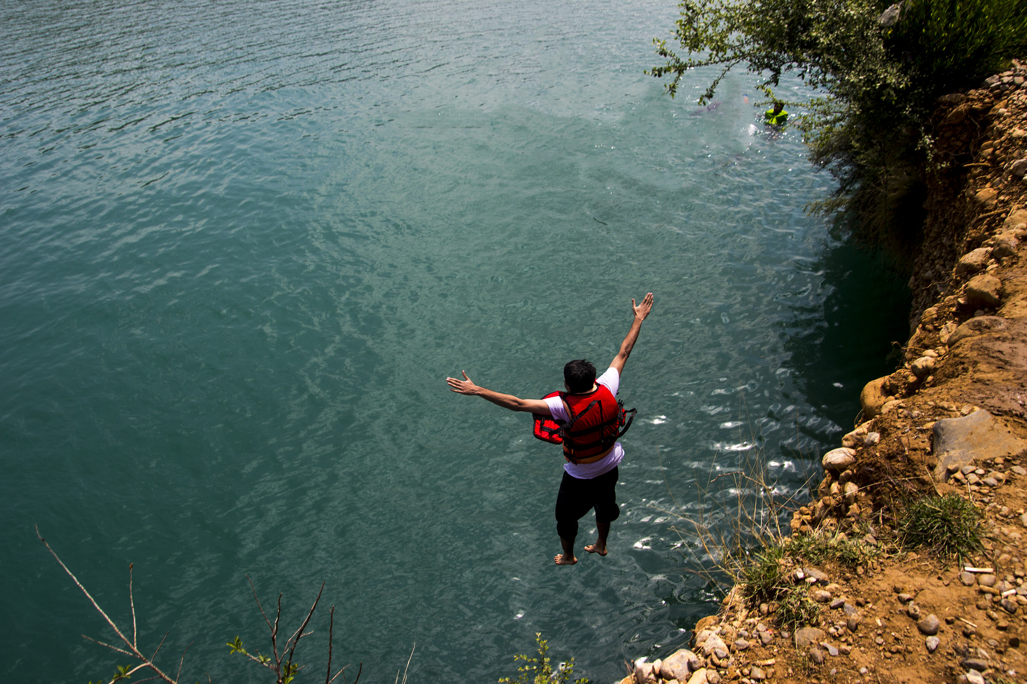 Tamron SP AF 17-50mm F2.8 XR Di II LD Aspherical (IF) sample photo. Cliff diving at khanpur photography