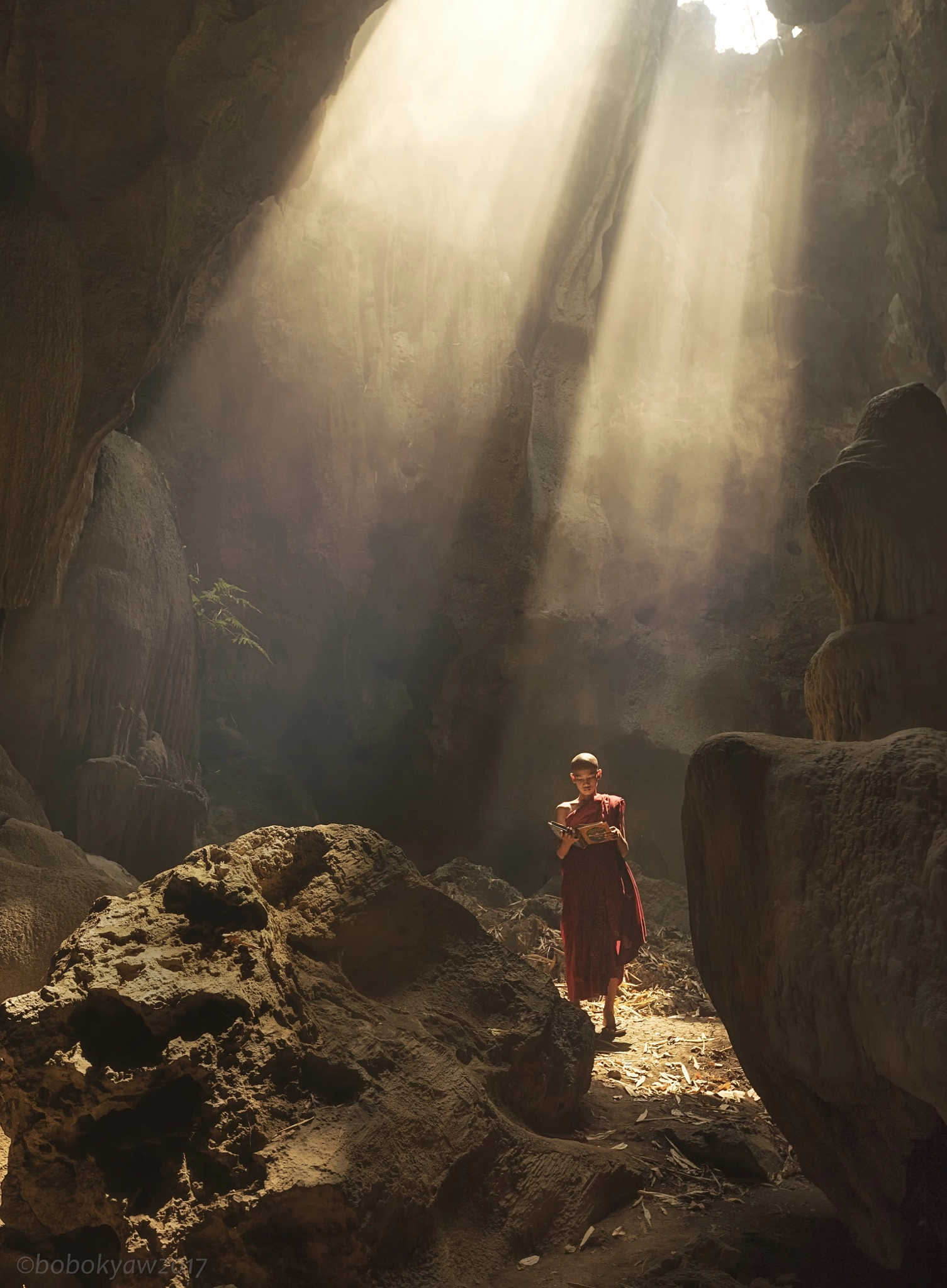 Canon EF 16-35mm F2.8L II USM sample photo. A reading son of buddha photography