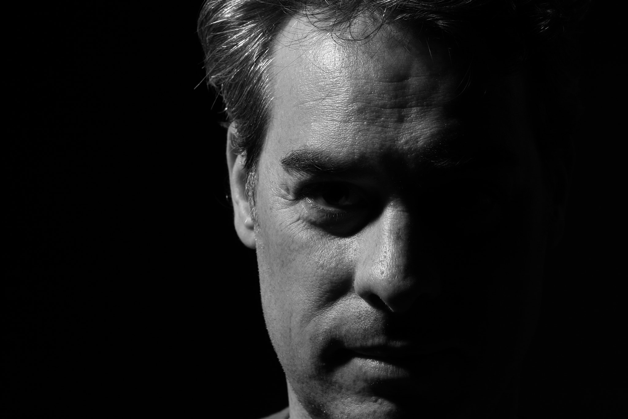 Canon EOS 100D (EOS Rebel SL1 / EOS Kiss X7) + Canon EF 50mm F1.8 STM sample photo. Man in the dark photography