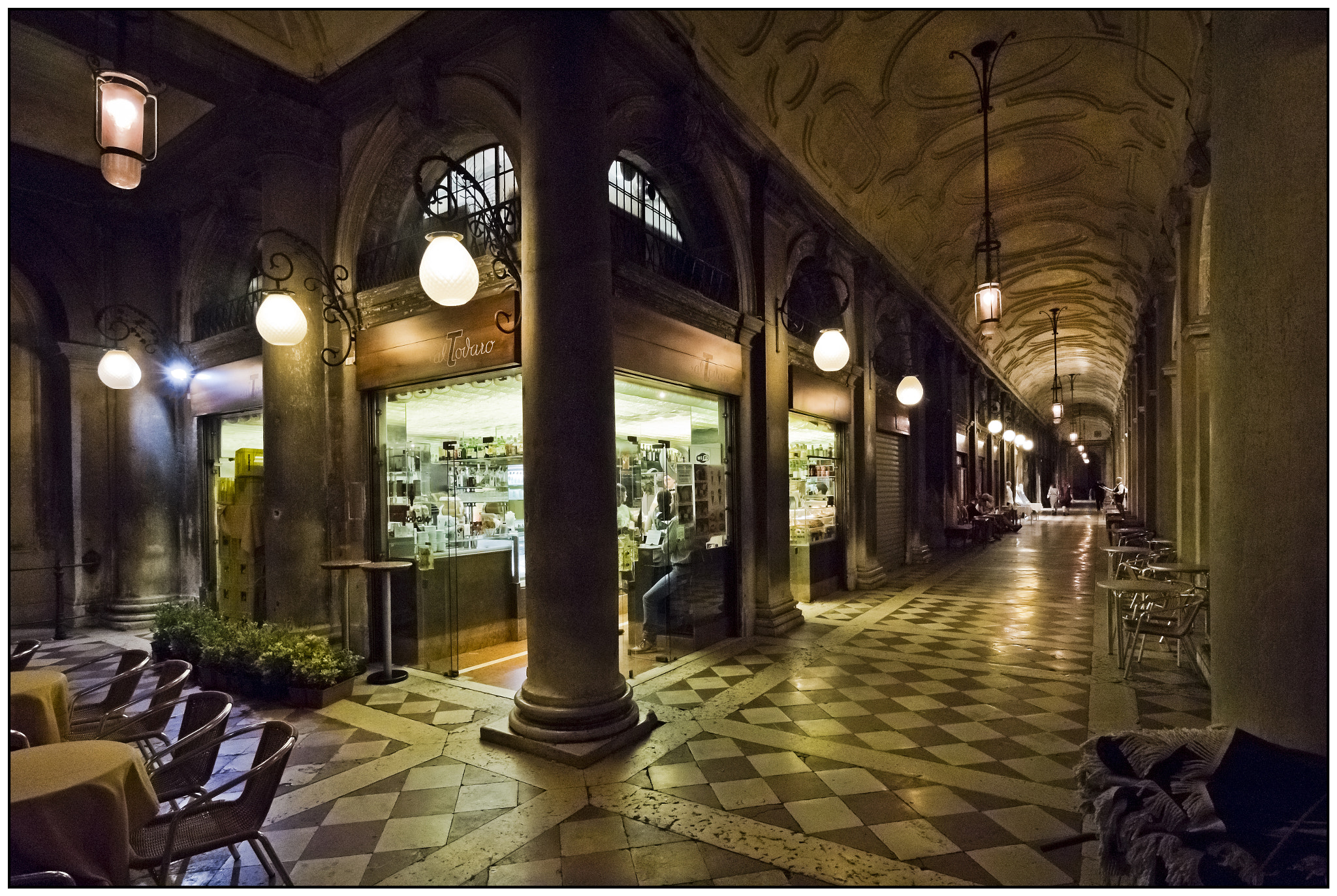Canon EF-M 11-22mm F4-5.6 IS STM sample photo. Bar gelateria al todaro dal, venice, italy. photography
