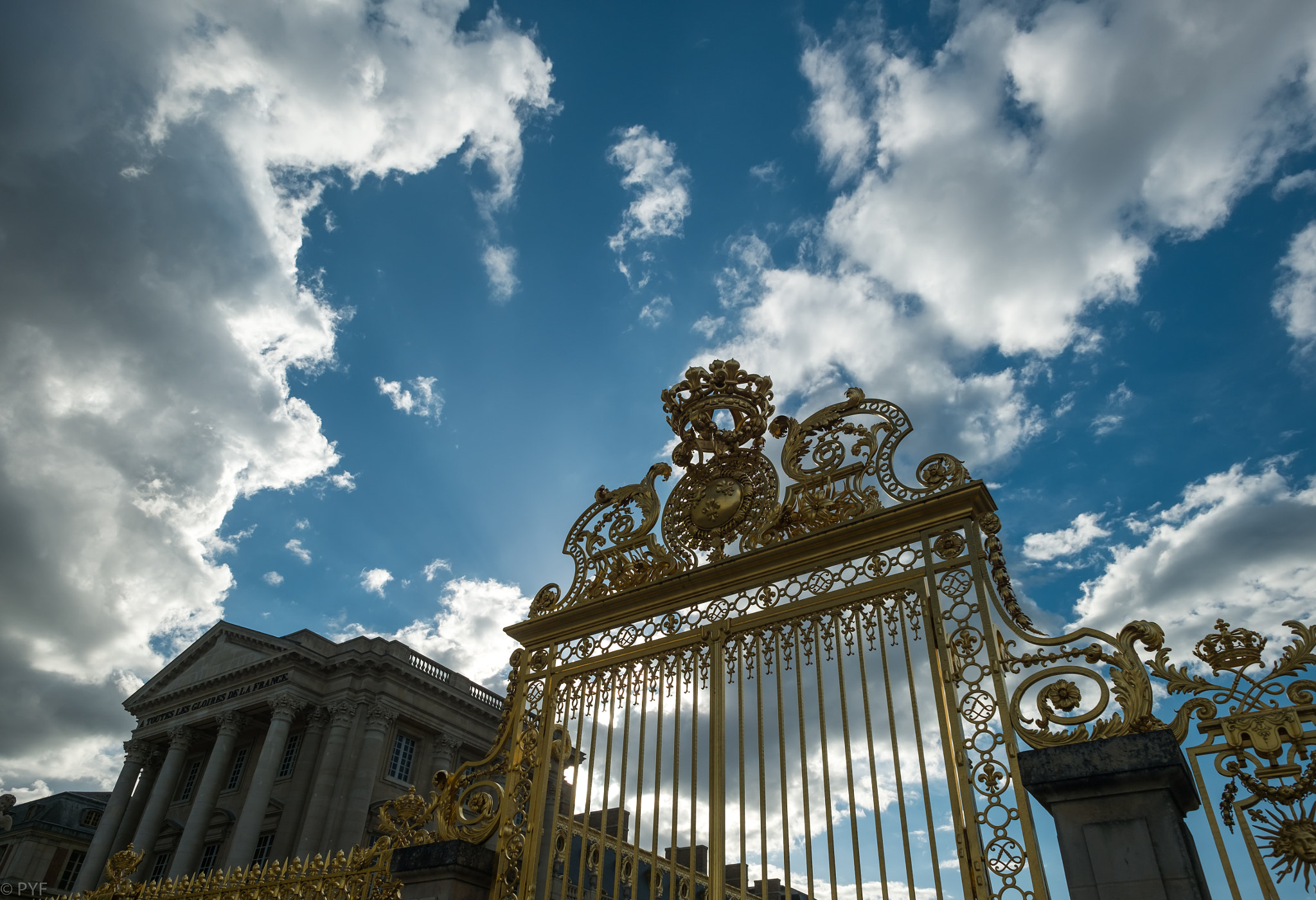 Fujifilm X-M1 + Fujifilm XF 14mm F2.8 R sample photo. Entering the castle photography