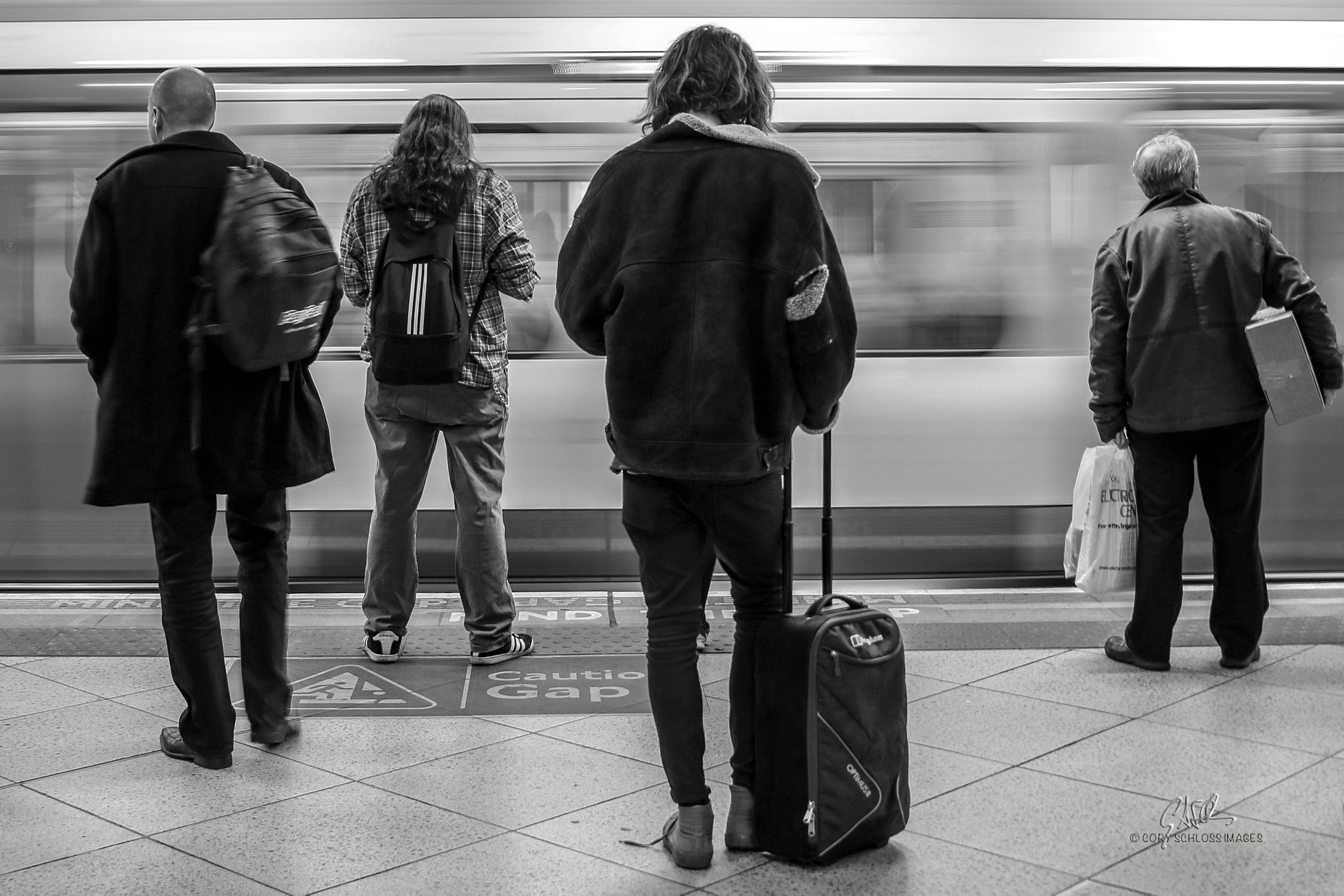 Canon EF 24-70mm F2.8L II USM sample photo. Mind the gap photography