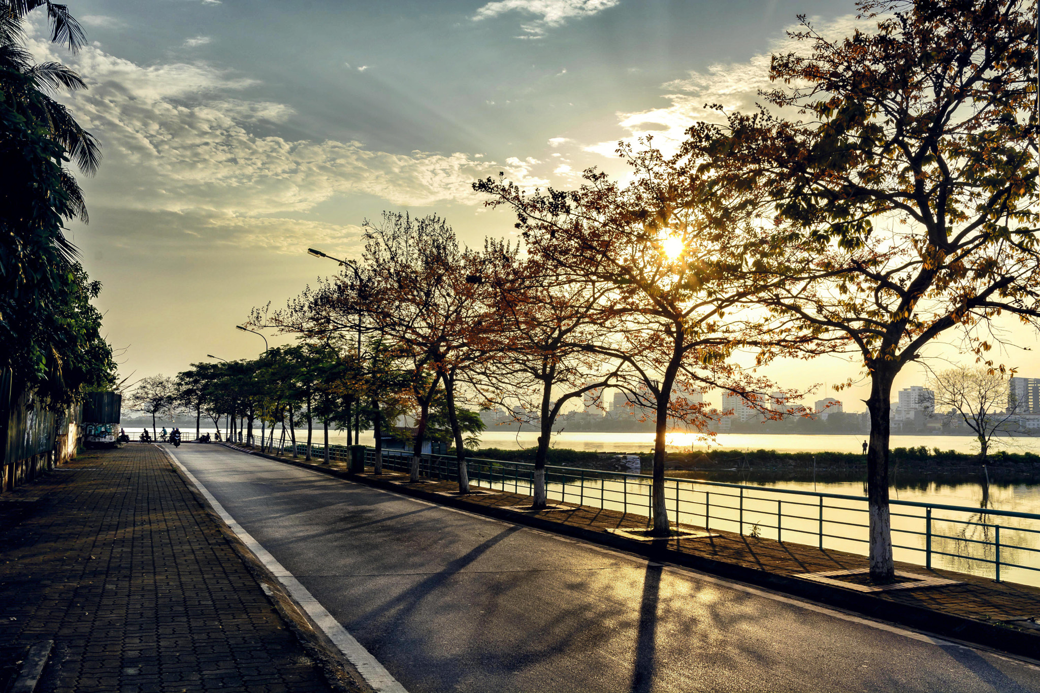 Sigma 17-50mm F2.8 EX DC OS HSM sample photo. Quiet street at late afternoon photography