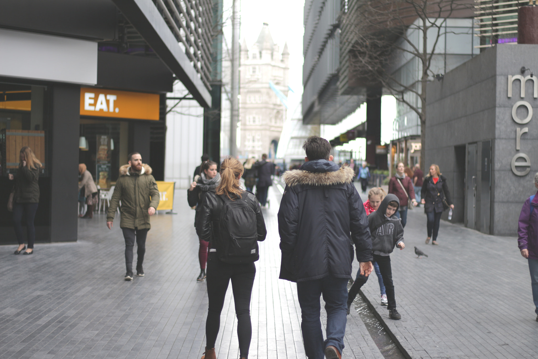 Canon EOS 650D (EOS Rebel T4i / EOS Kiss X6i) + Canon EF 50mm F1.8 STM sample photo. The london people photography
