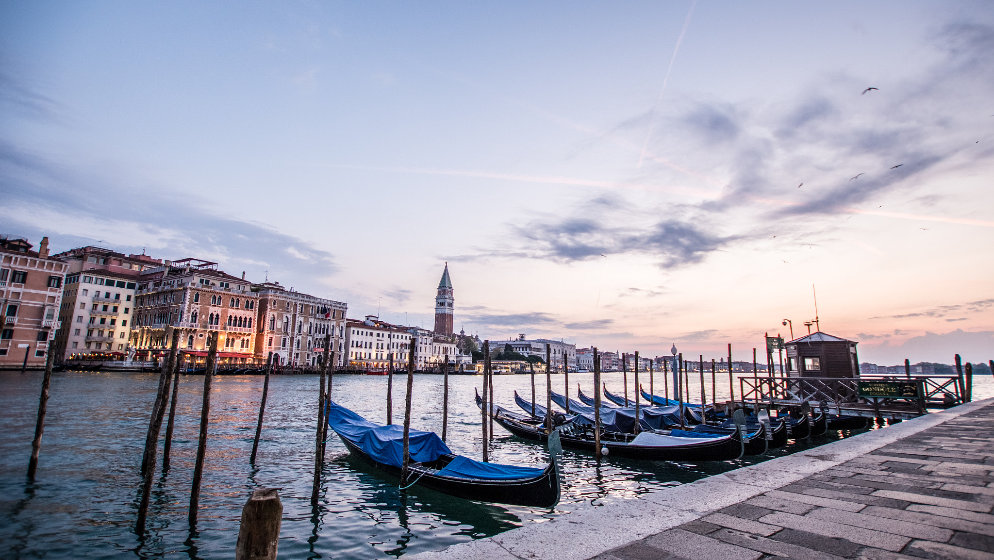 Nikon D800E + Sigma 10-20mm F3.5 EX DC HSM sample photo. Venice before the day starts photography