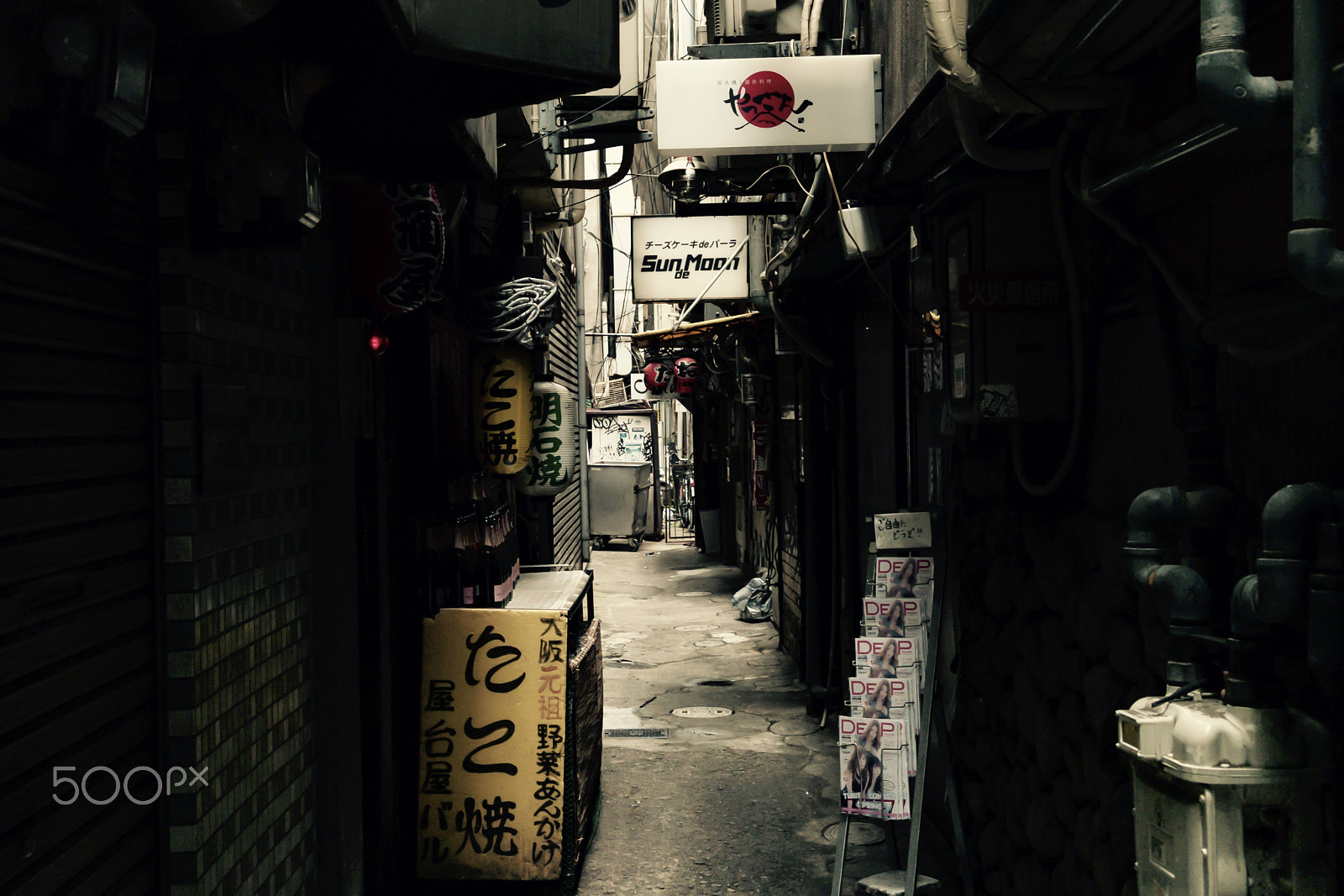 Leica M8 sample photo. Osaka street snap photography