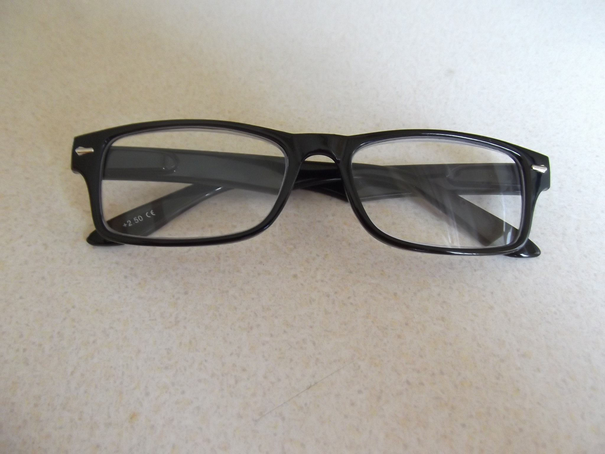 Fujifilm FinePix T350 sample photo. Reading glasses photography