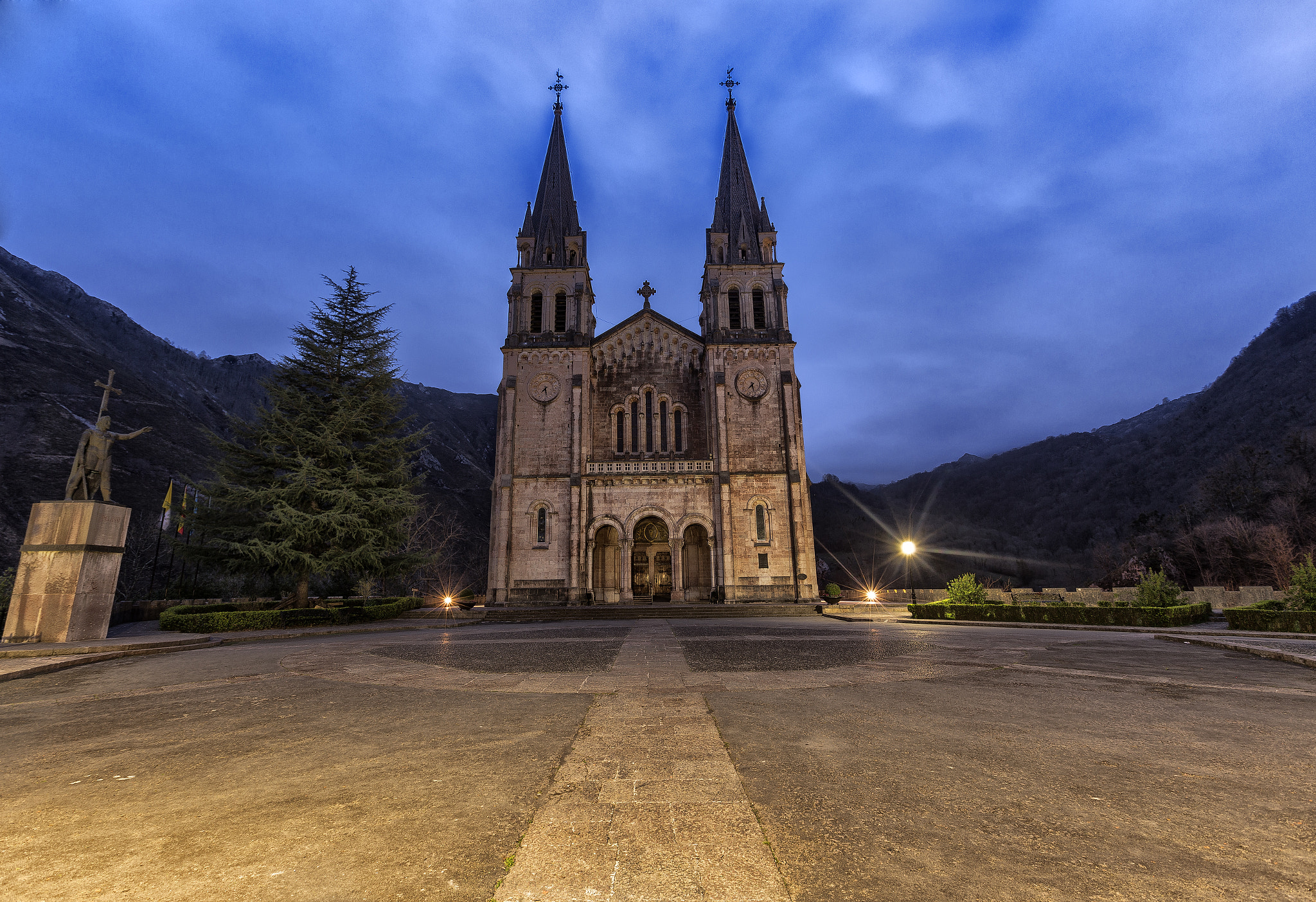 Canon EF 16-35mm F2.8L II USM sample photo. Santuario de covadonga photography