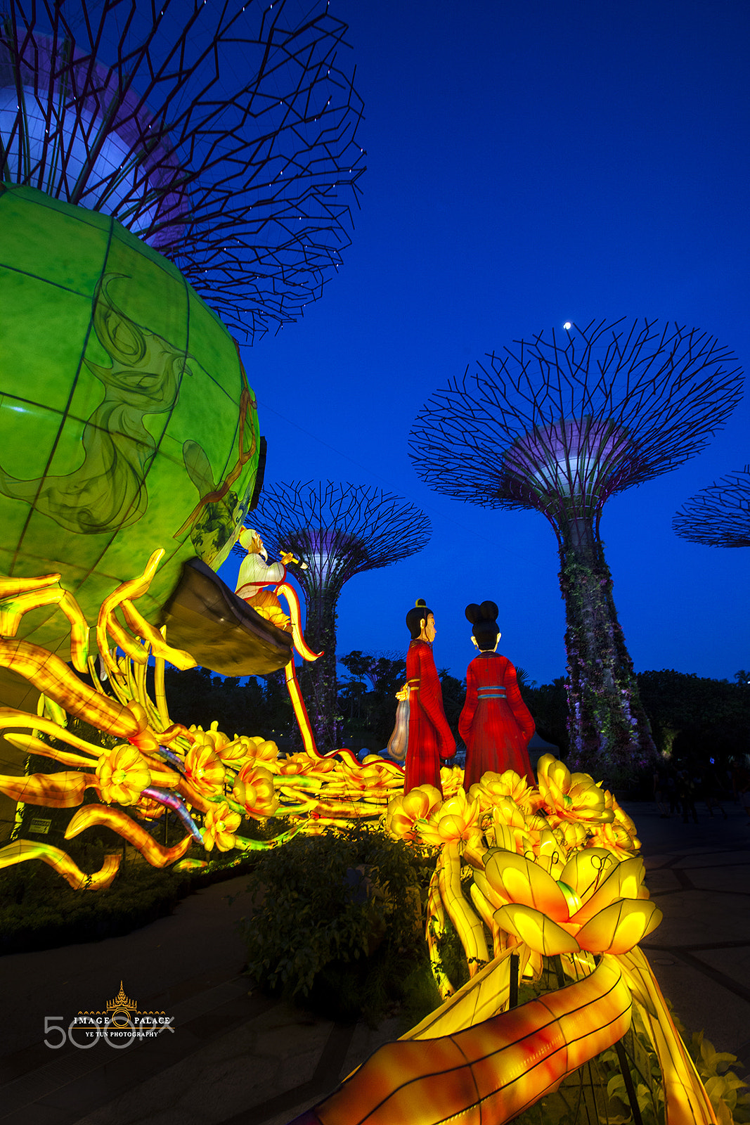 Canon EF 16-35mm F2.8L II USM sample photo. Night photography