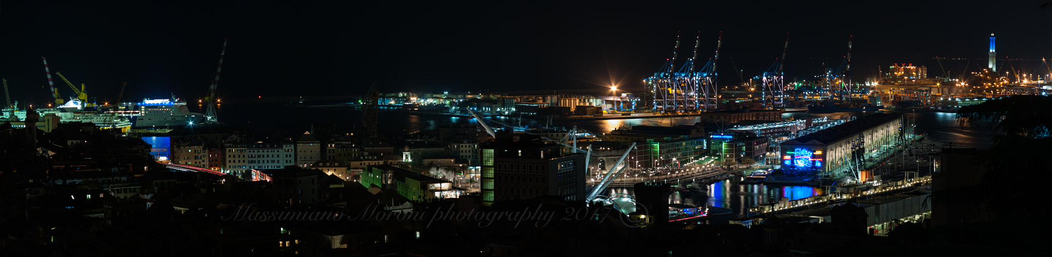 Pentax K20D + smc PENTAX-DA L 50-200mm F4-5.6 ED sample photo. Panorama di genova di notte photography