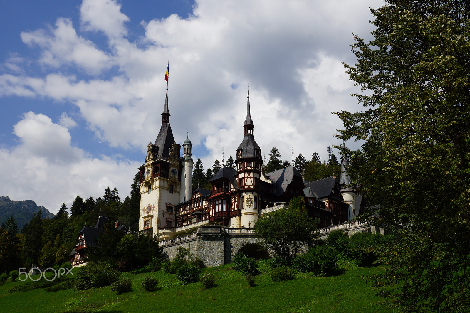 Sony SLT-A77 + Sony DT 18-135mm F3.5-5.6 SAM sample photo. The castle in sinaya, romania photography