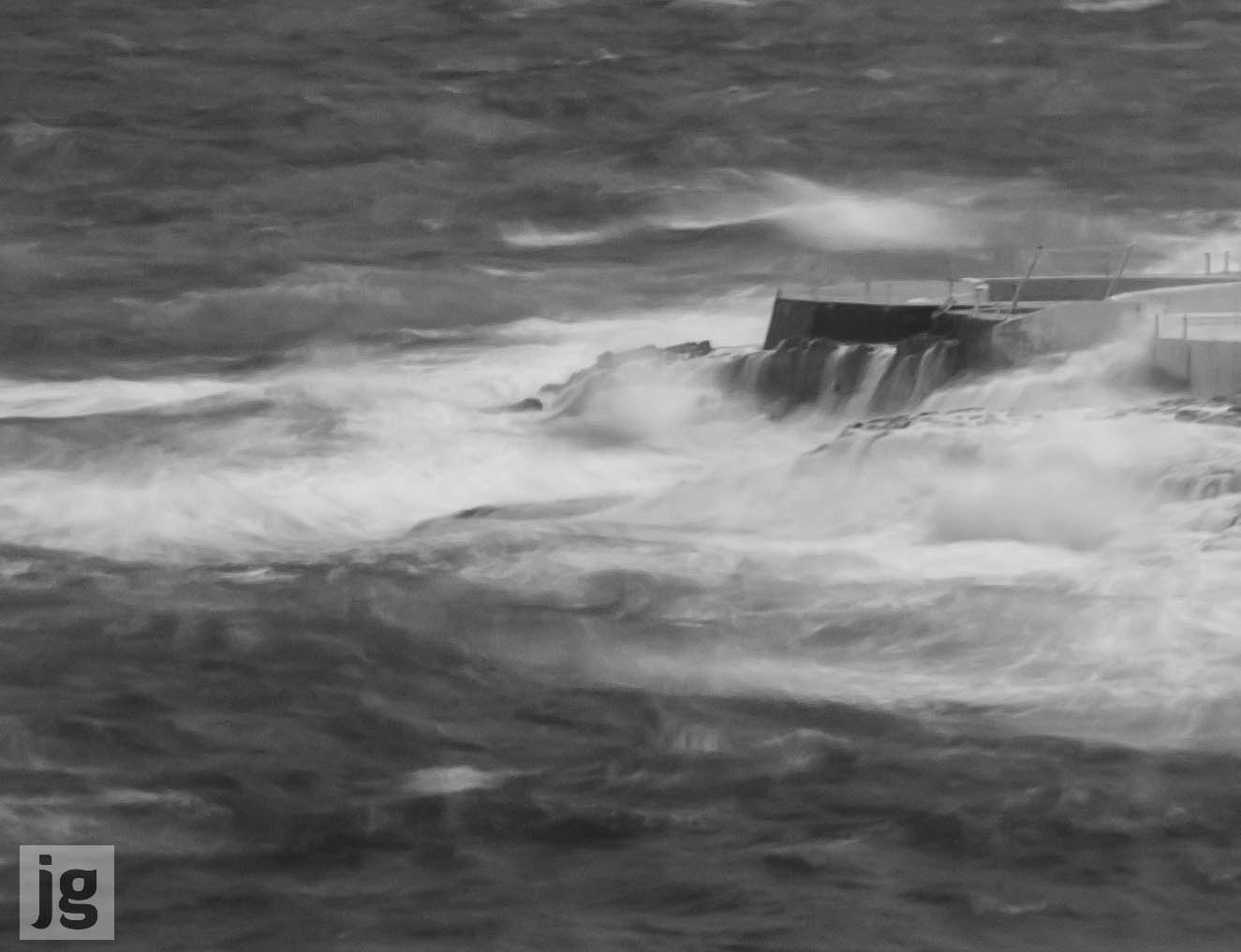 Canon EOS 450D (EOS Rebel XSi / EOS Kiss X2) + Sigma 24-70mm F2.8 EX DG Macro sample photo. Churning storm waves photography