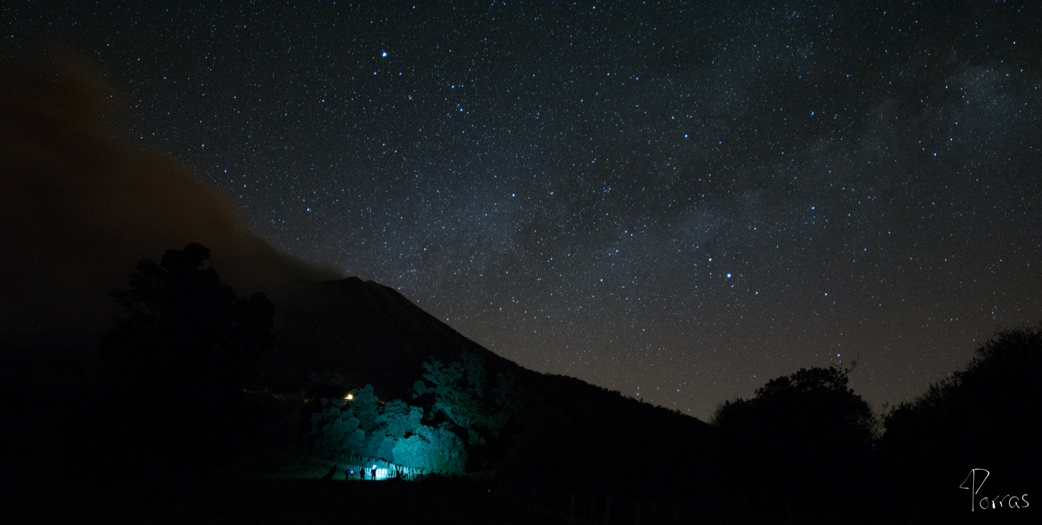 Samyang 14mm F2.8 ED AS IF UMC sample photo. Turrialba volcano and the milky way photography