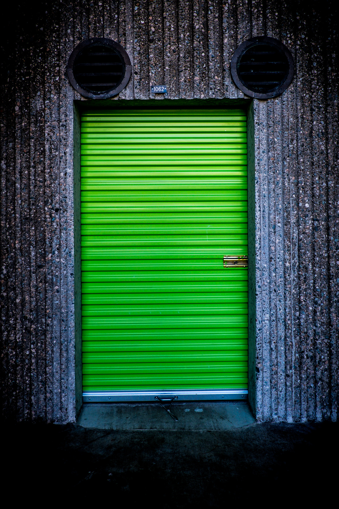 Fujifilm XF 18mm F2 R sample photo. Behind the green door photography