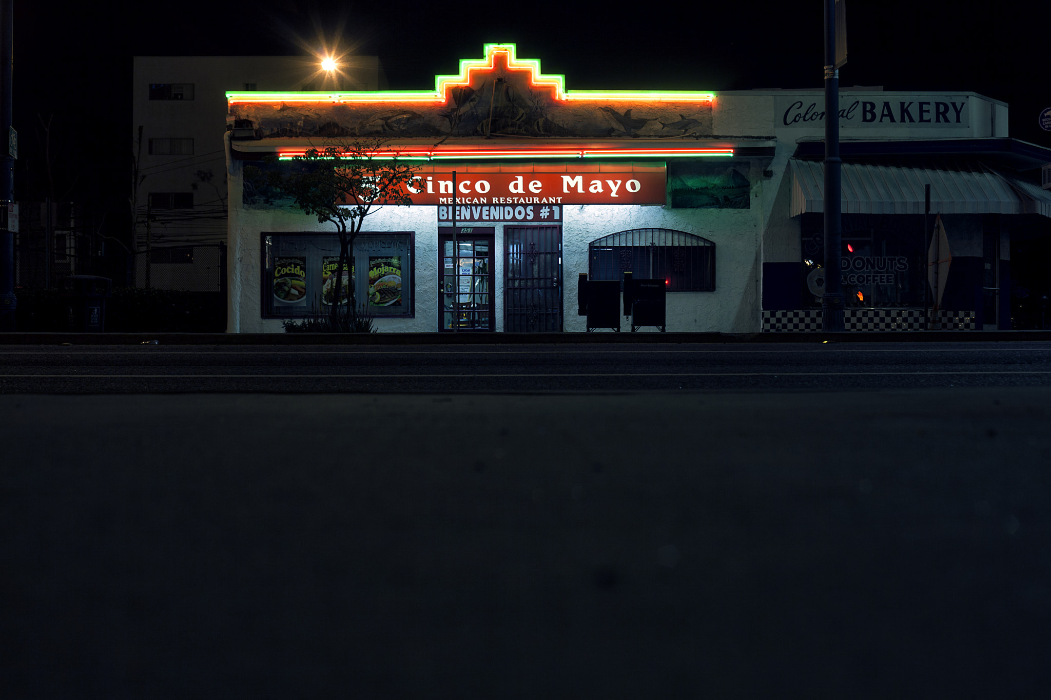 Canon EF 50mm F1.8 II sample photo. Cinco de mayo restaurant photography