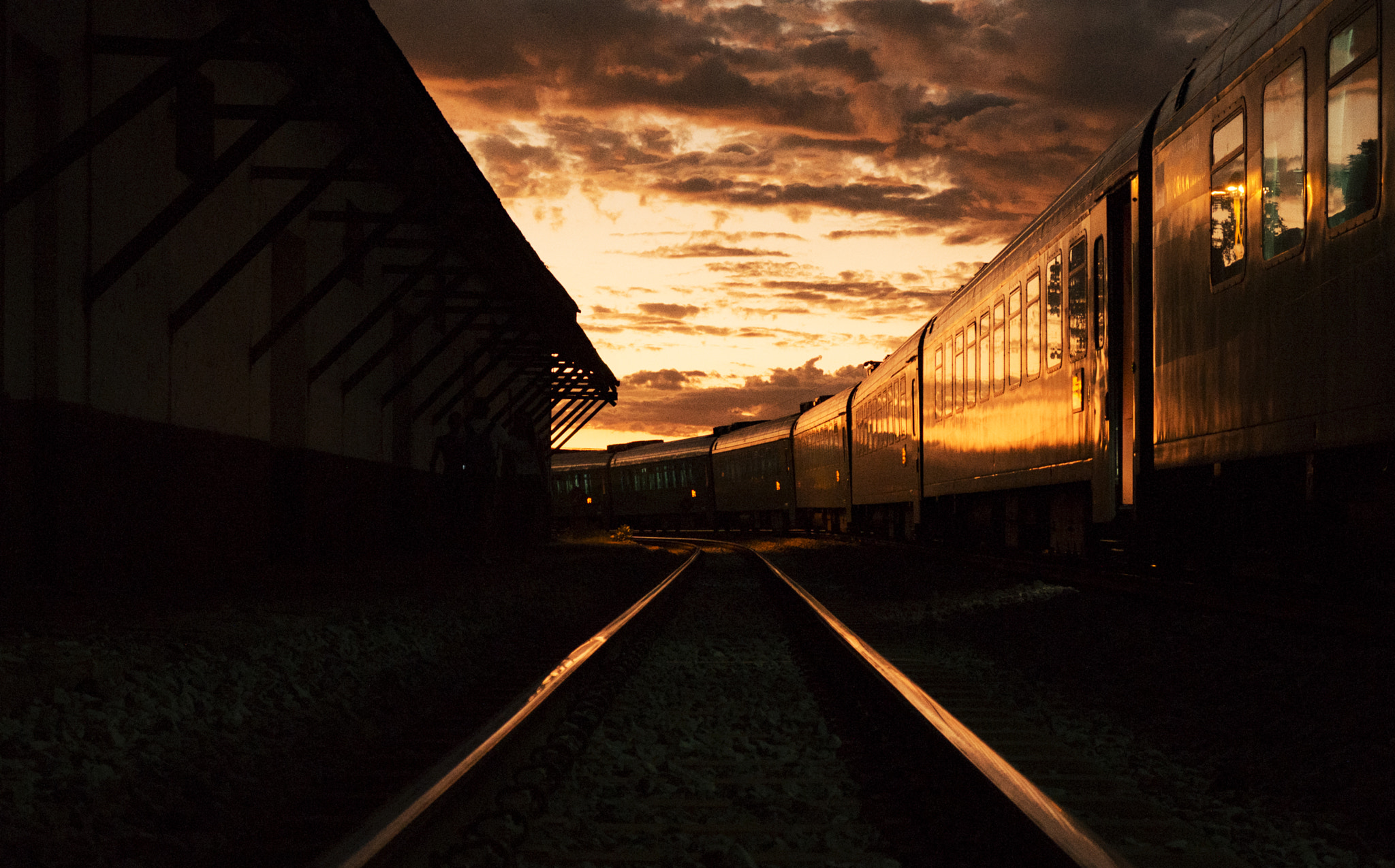 Fujifilm X-E1 + Fujifilm XF 18-55mm F2.8-4 R LM OIS sample photo. Train station photography