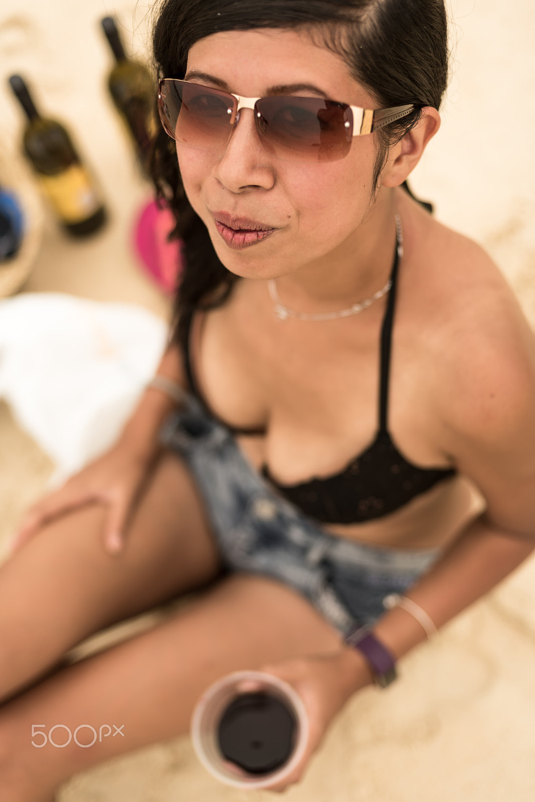 Nikon D750 sample photo. Smiling, pretty woman inviting for a drink photography