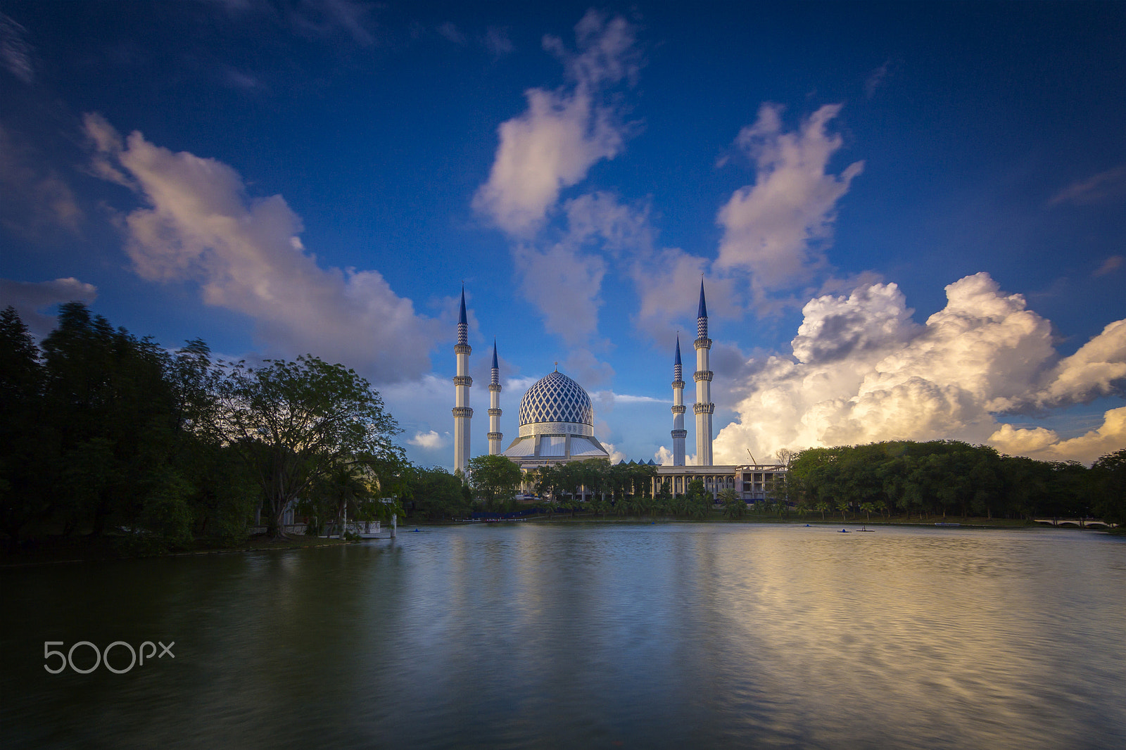 Canon EOS 60D + Tokina AT-X Pro 11-16mm F2.8 DX sample photo. Sultan salahuddin abdul aziz shah mosque view during sunset with reflection in the lake garden photography