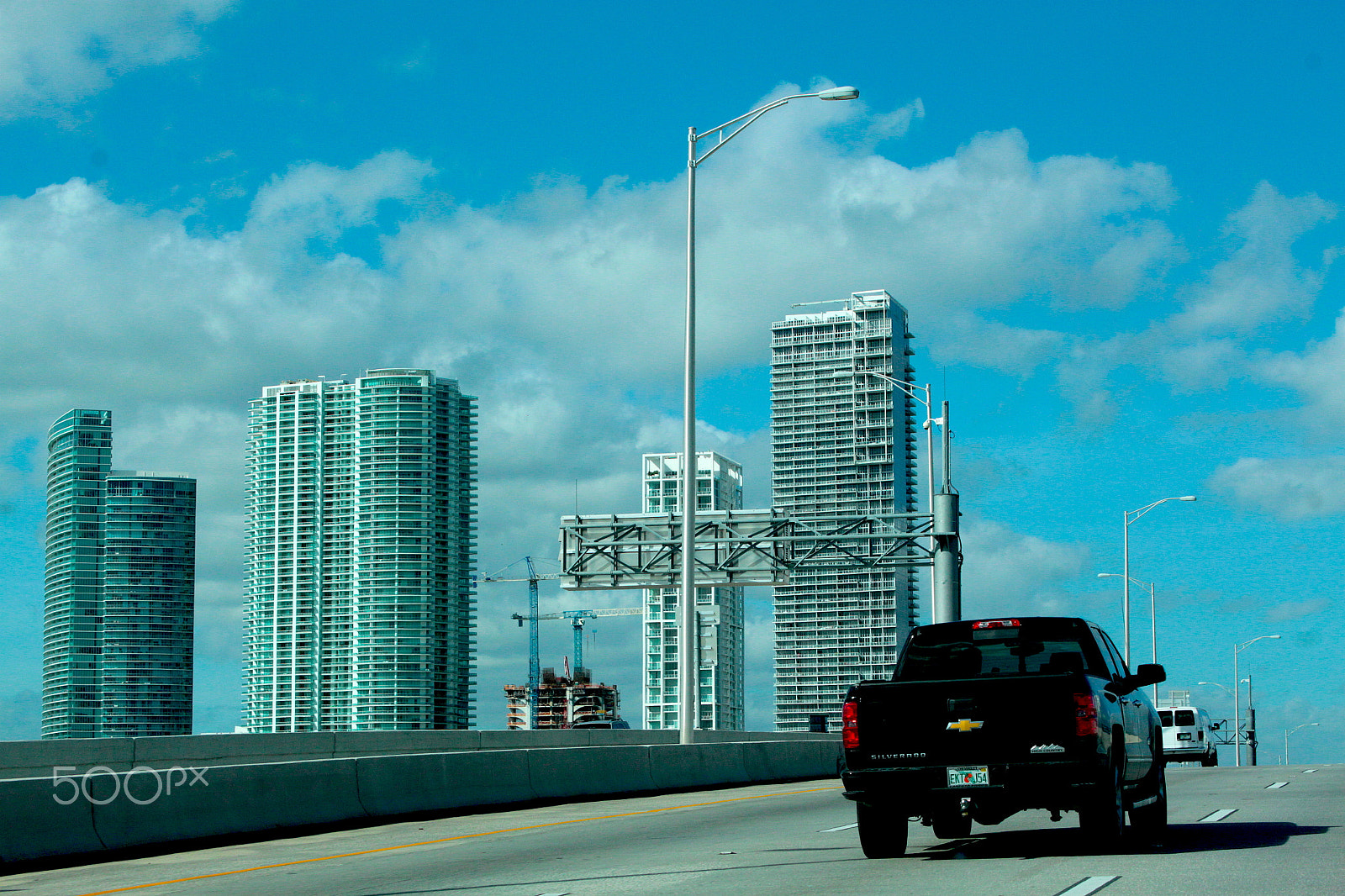 Canon EOS 500D (EOS Rebel T1i / EOS Kiss X3) + Canon EF 28-200mm F3.5-5.6 USM sample photo. Miami downtown ivan varela photography