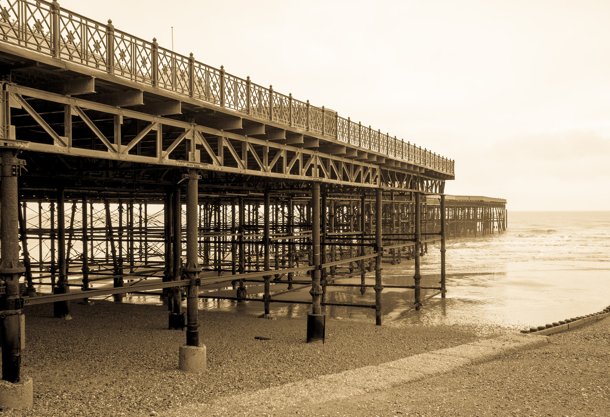 Olympus OM-D E-M5 II + Olympus M.Zuiko Digital 17mm F1.8 sample photo. Hastings pier photography