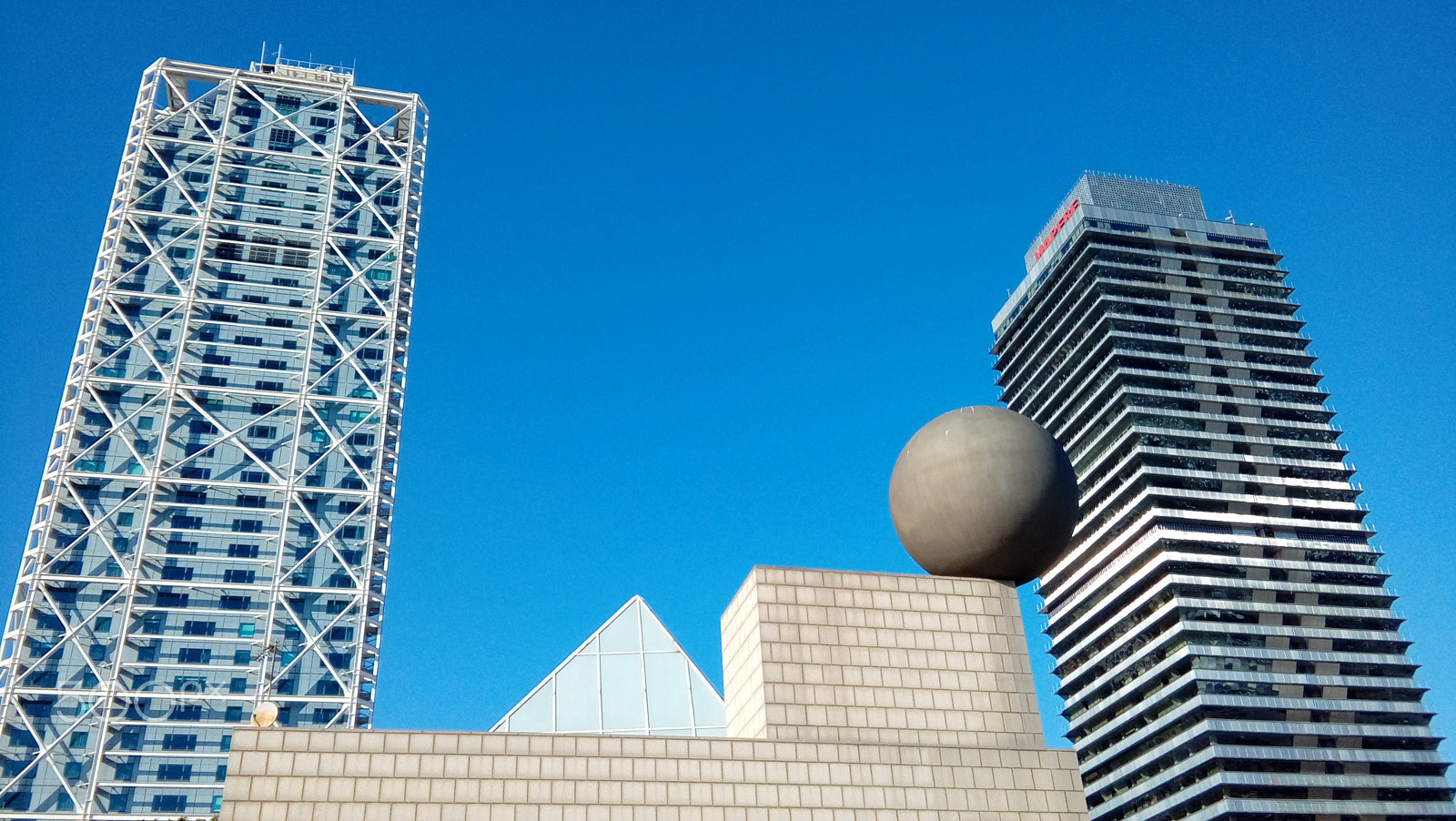 LG K350N sample photo. Barcelona photography
