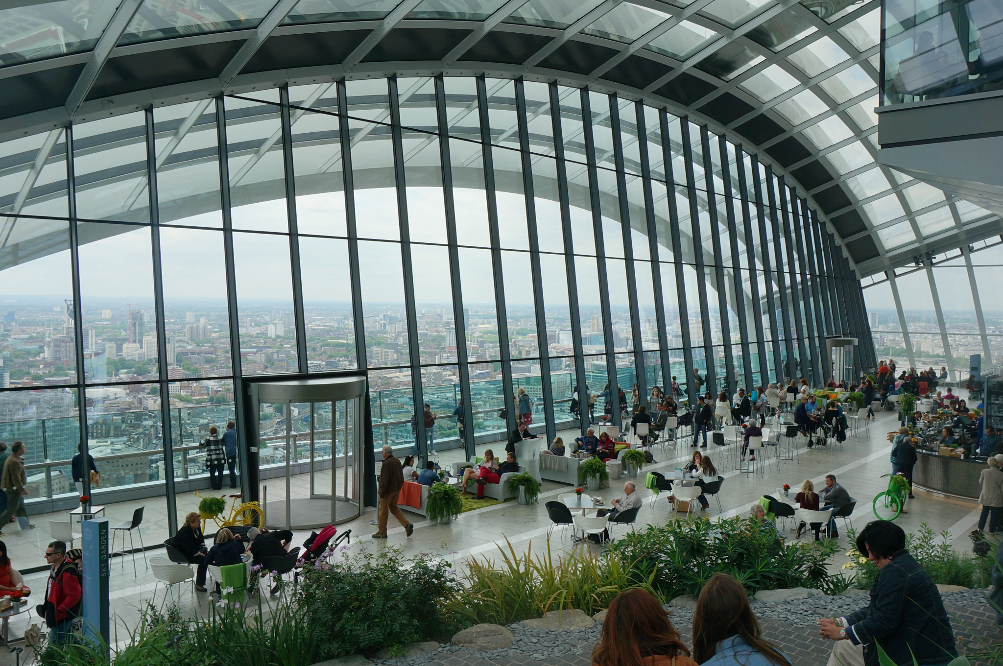 Sony Alpha NEX-5R + Sony E 18-50mm F4-5.6 sample photo. Sky garden. photography