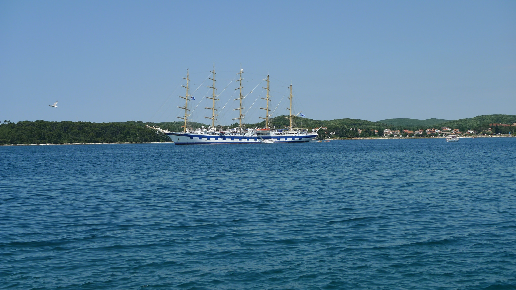Leica D-LUX 4 sample photo. Big boat photography