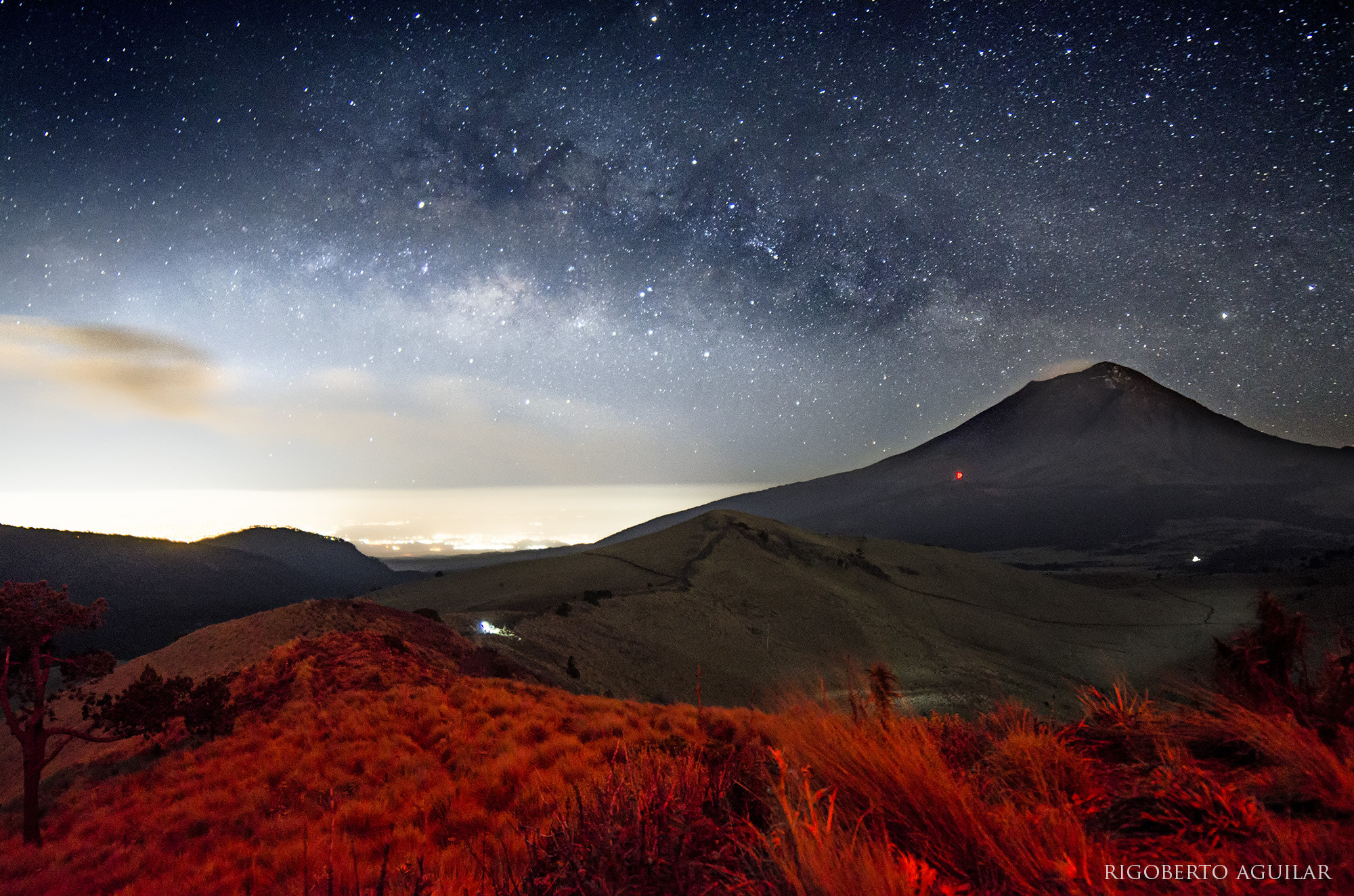 Samyang 14mm F2.8 ED AS IF UMC sample photo. Milky way and popocatepetl photography