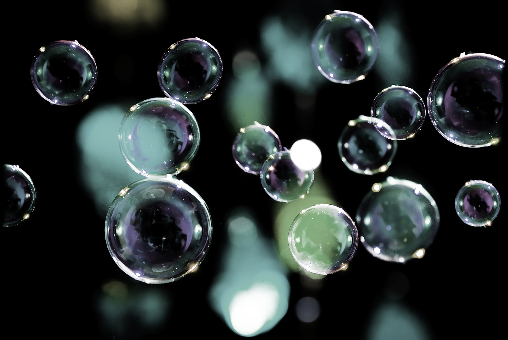 Minolta/Sony AF 70-200mm F2.8 G sample photo. Soap bubbles photography