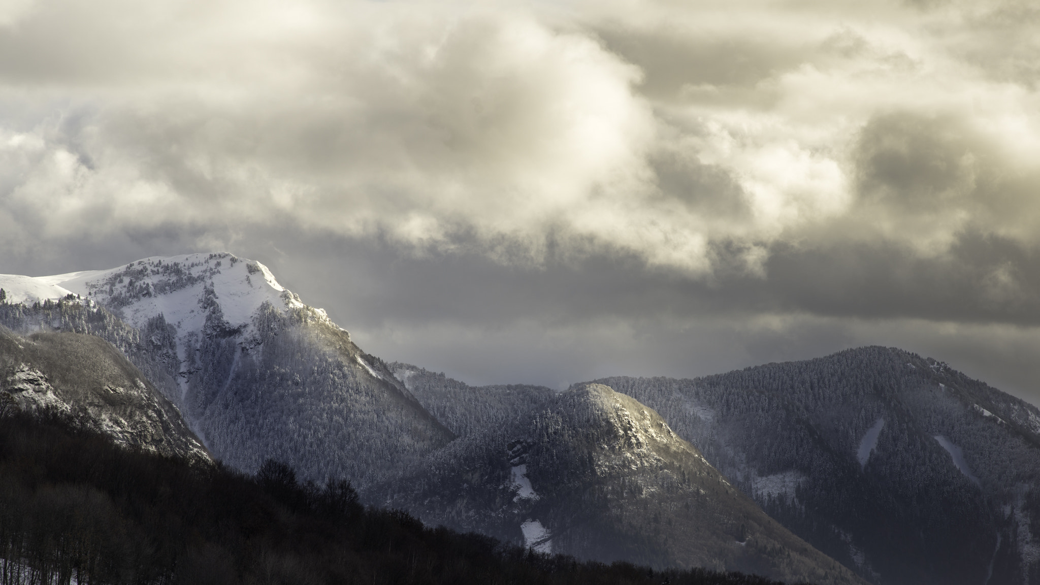 AF Nikkor 180mm f/2.8 IF-ED sample photo. Brumes et nuages 7 photography