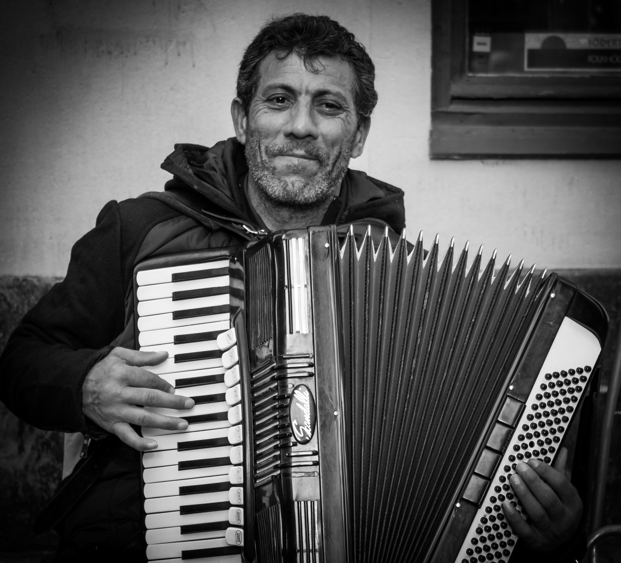 smc PENTAX-DA L 18-55mm F3.5-5.6 sample photo. Street busker - stockholm, sweden.  photography