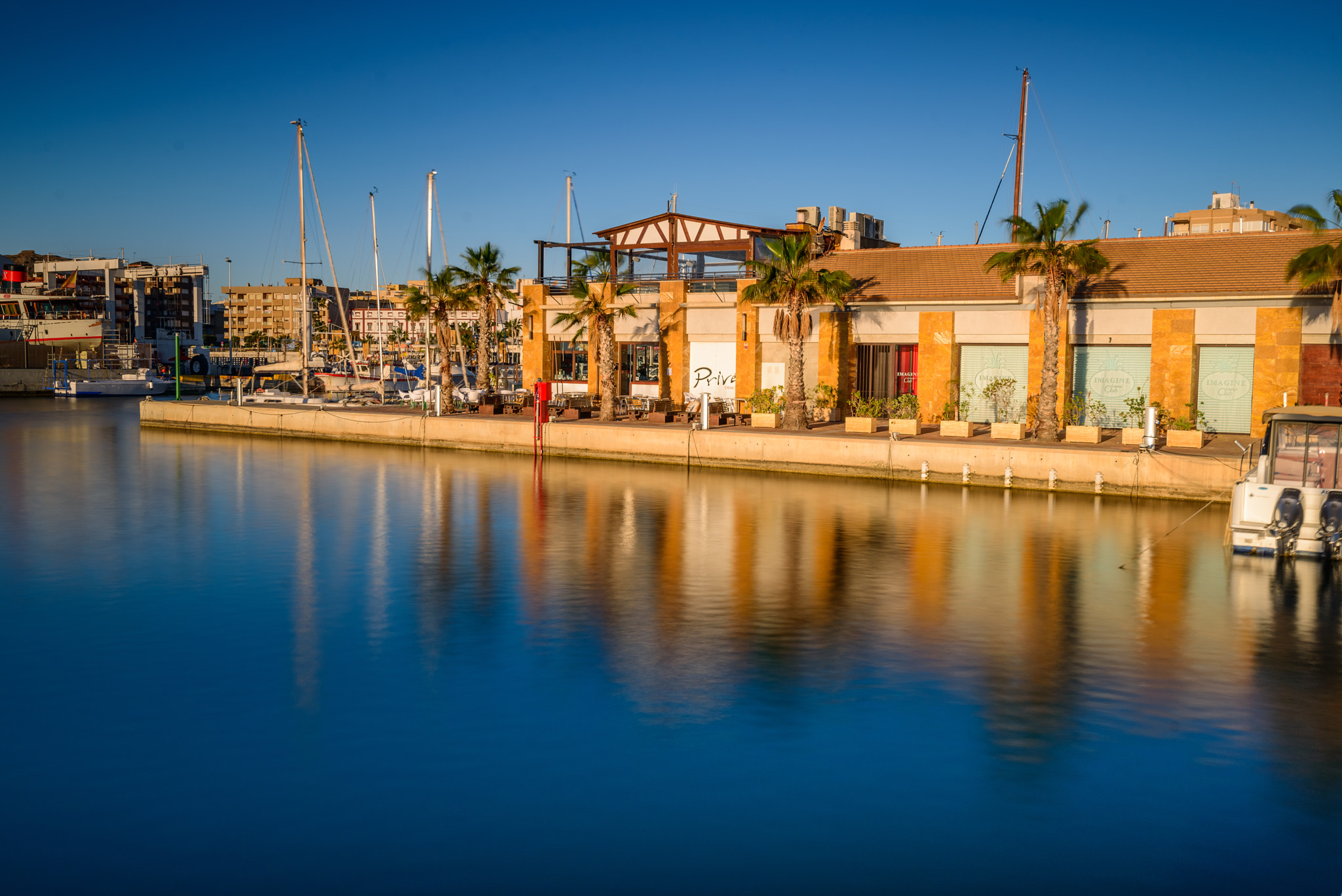 Nikon D800 + Nikon AF-S Nikkor 18-35mm F3.5-4.5G ED sample photo. Puerto de mazarrón amanecer photography