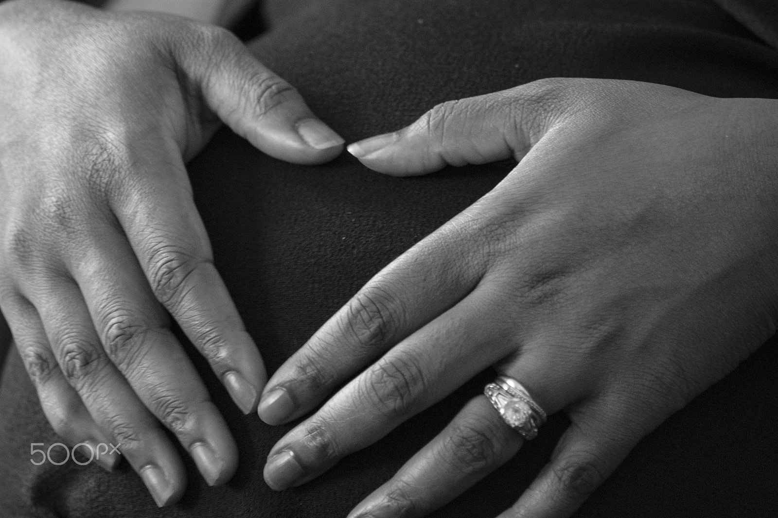 Canon EOS 500D (EOS Rebel T1i / EOS Kiss X3) sample photo. Her hands photography