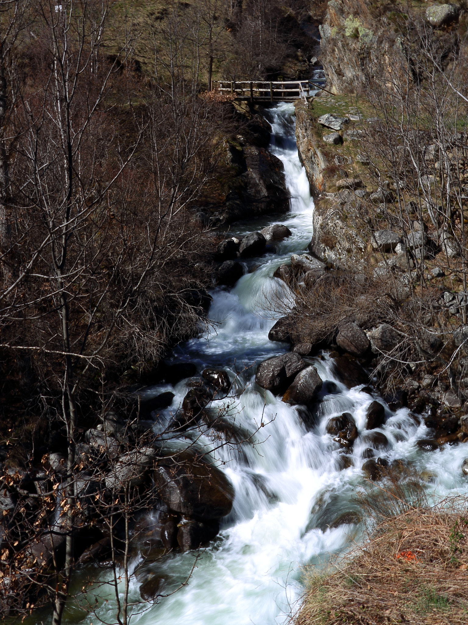 Canon EF 28-300mm F3.5-5.6L IS USM sample photo. Waterfall alt Àneu, aigüestortes national park photography