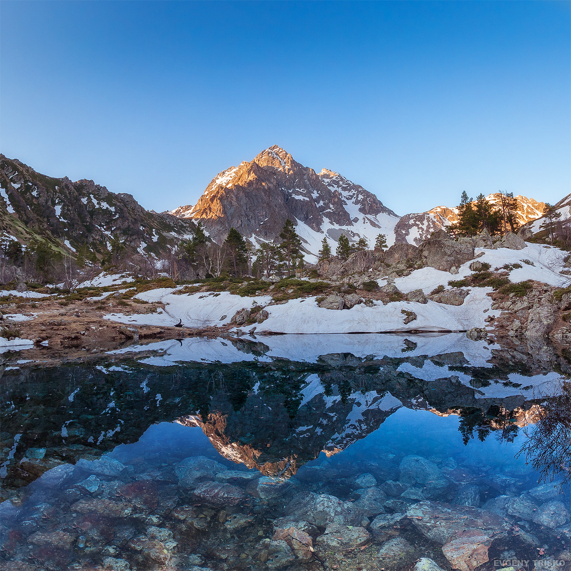 Nikon AF Fisheye-Nikkor 16mm F2.8D sample photo. Morning in the mountains photography