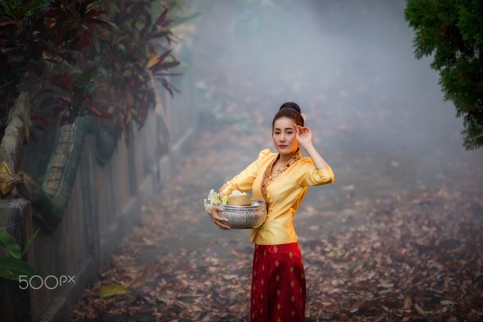 Canon EF 70-200mm F2.8L USM sample photo. Beautiful laos women photography