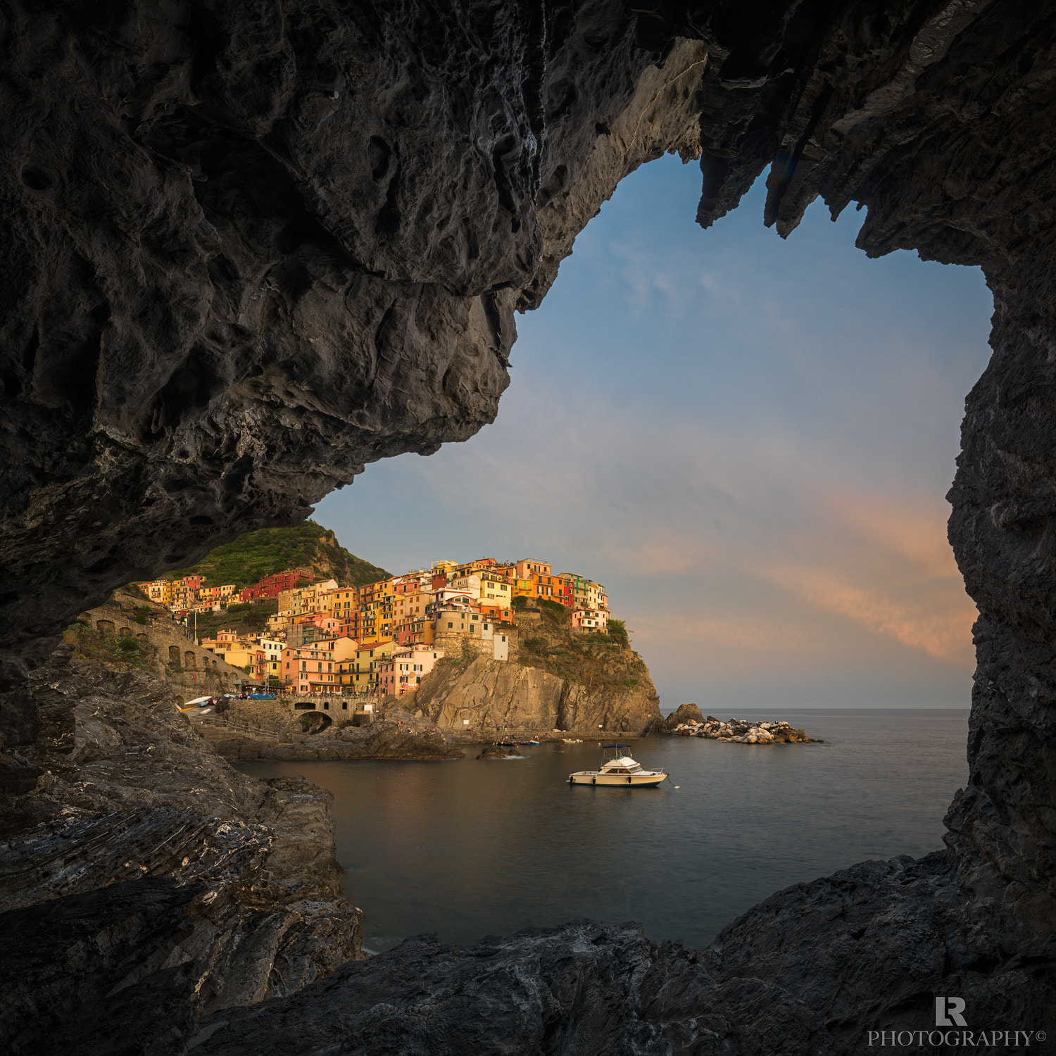 Nikon D810 + Samyang 14mm F2.8 ED AS IF UMC sample photo. The italian grotto photography