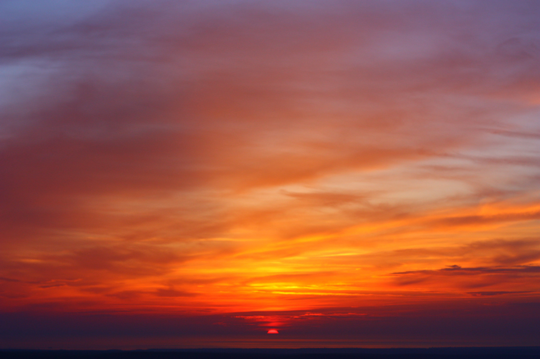 Canon EOS 450D (EOS Rebel XSi / EOS Kiss X2) sample photo. The sun sets in the sea photography