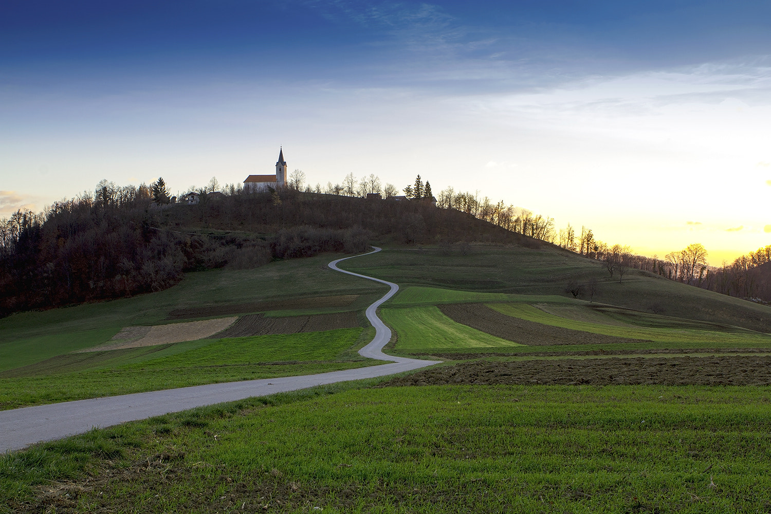 Canon EOS 7D + Canon EF 24-70mm F2.8L USM sample photo. Road photography