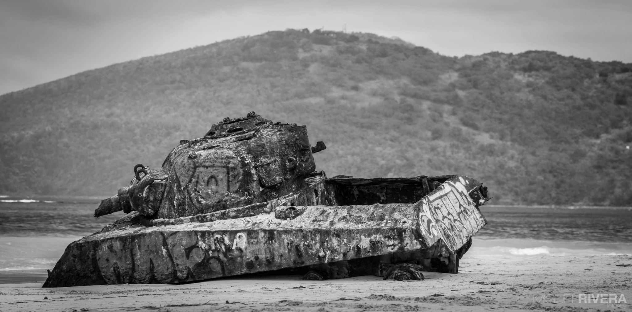 Canon EF 300mm F2.8L IS II USM sample photo. Ww2 m4a3e8 sherman tank photography