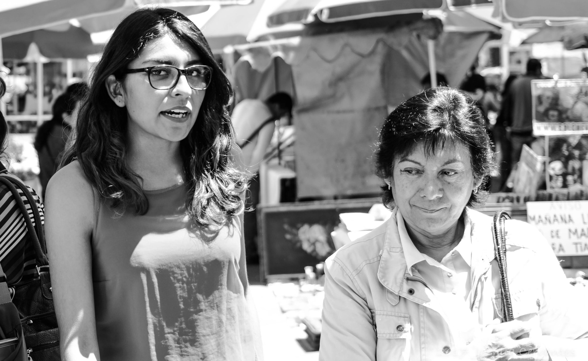Canon EF 40mm F2.8 STM sample photo. Sunday conversation, what is important is with who you're talking. photography