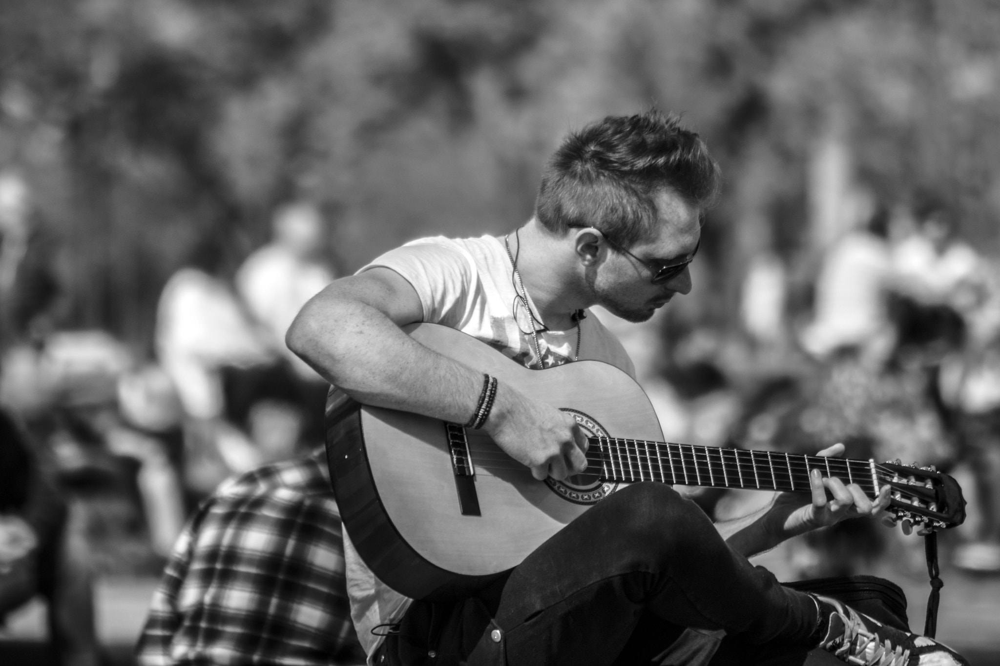 Canon EOS 760D (EOS Rebel T6s / EOS 8000D) sample photo. Playing guitar photography