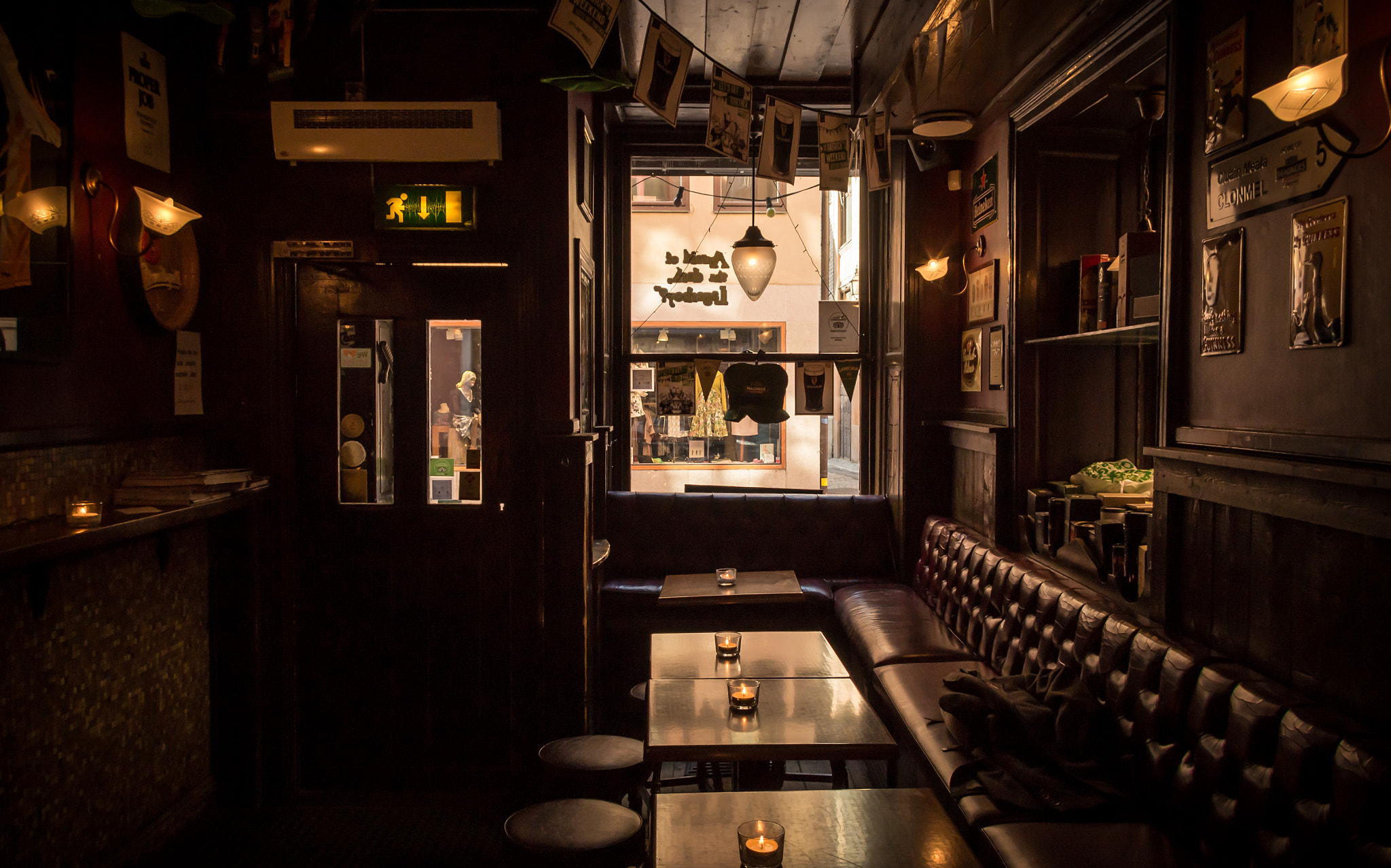 smc PENTAX-DA L 18-55mm F3.5-5.6 sample photo. Irish pub in stockholm.  photography