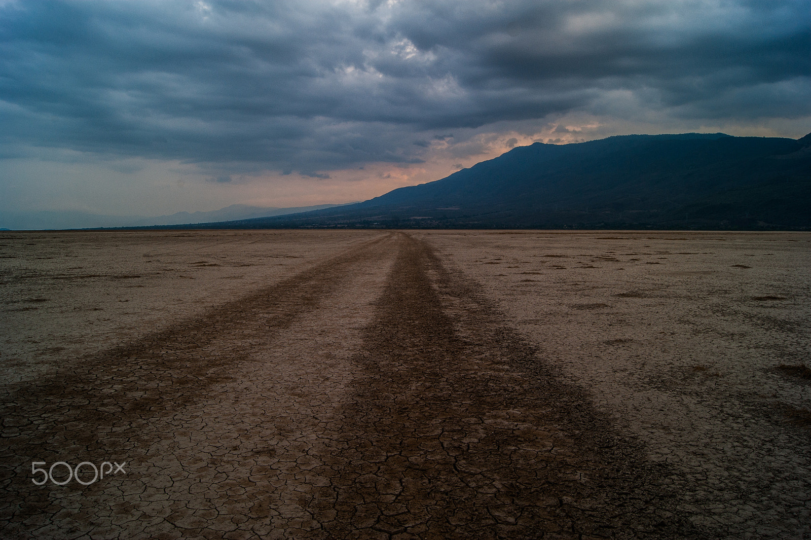 Sony Alpha DSLR-A380 + Sony DT 18-55mm F3.5-5.6 SAM sample photo. Tracks on the dry lake photography