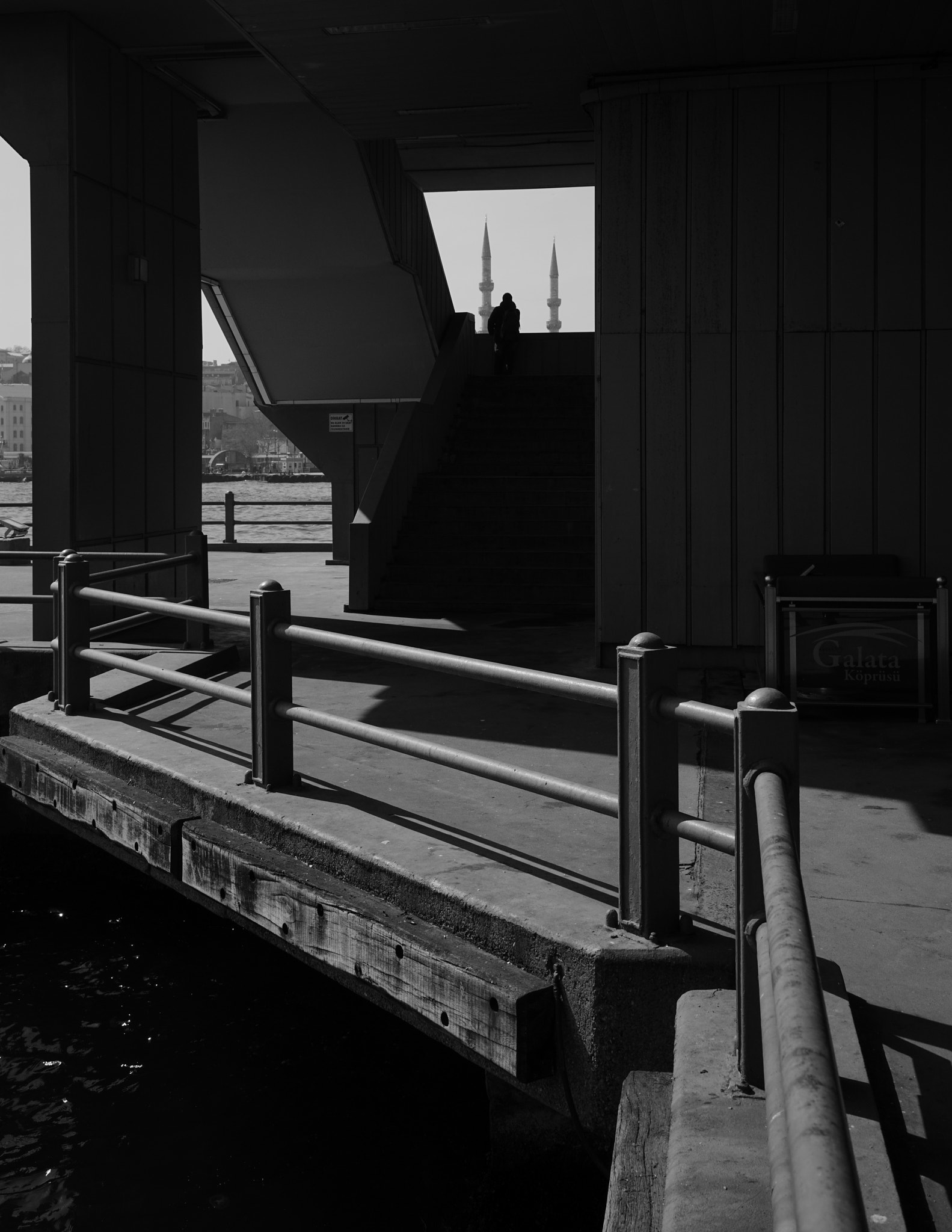 Sony a7R II + Sony Vario-Tessar T* FE 16-35mm F4 ZA OSS sample photo. Down below, right above photography