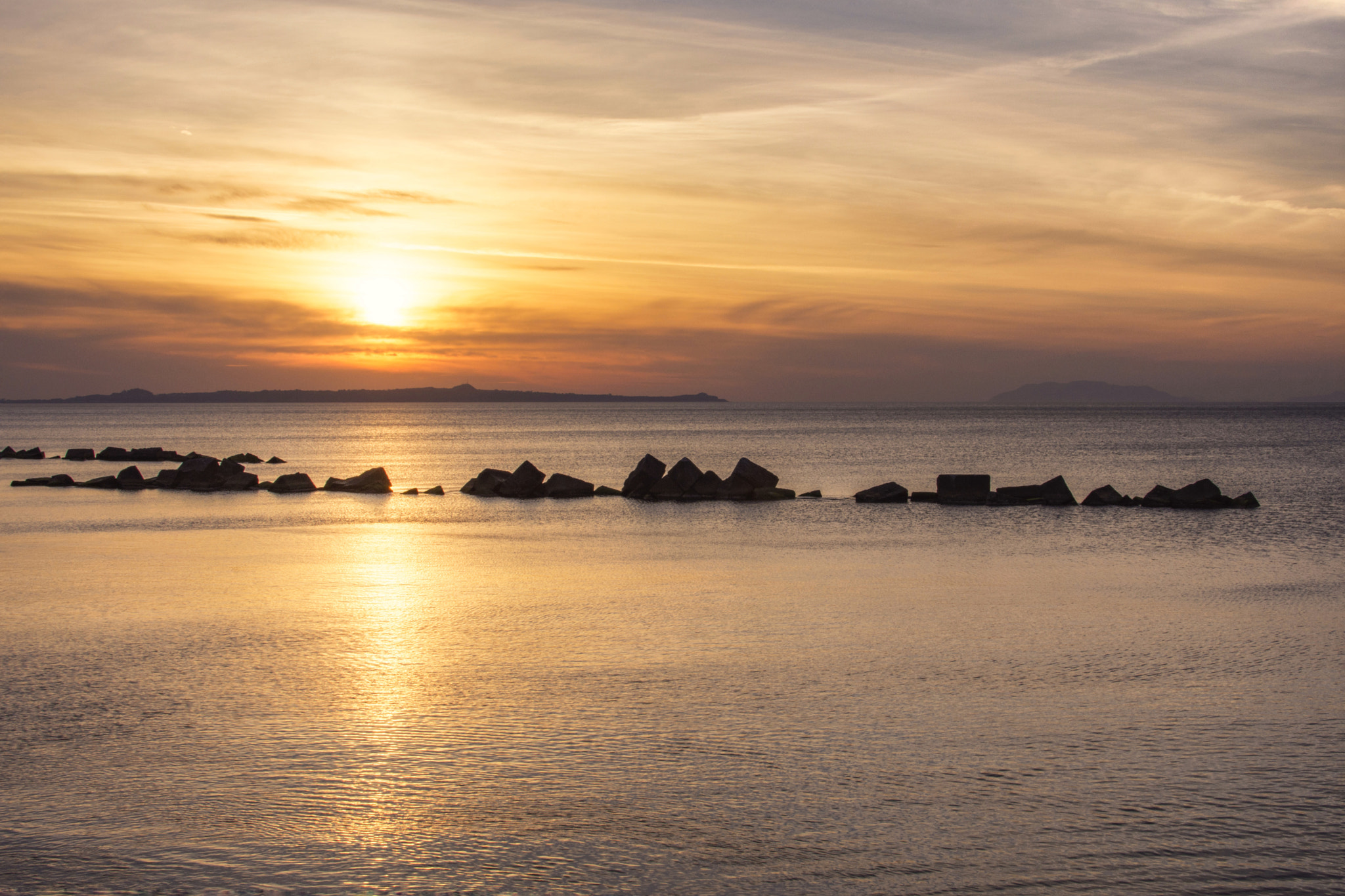 Nikon AF-S DX Nikkor 35mm F1.8G sample photo. Sicily's light at sunset photography